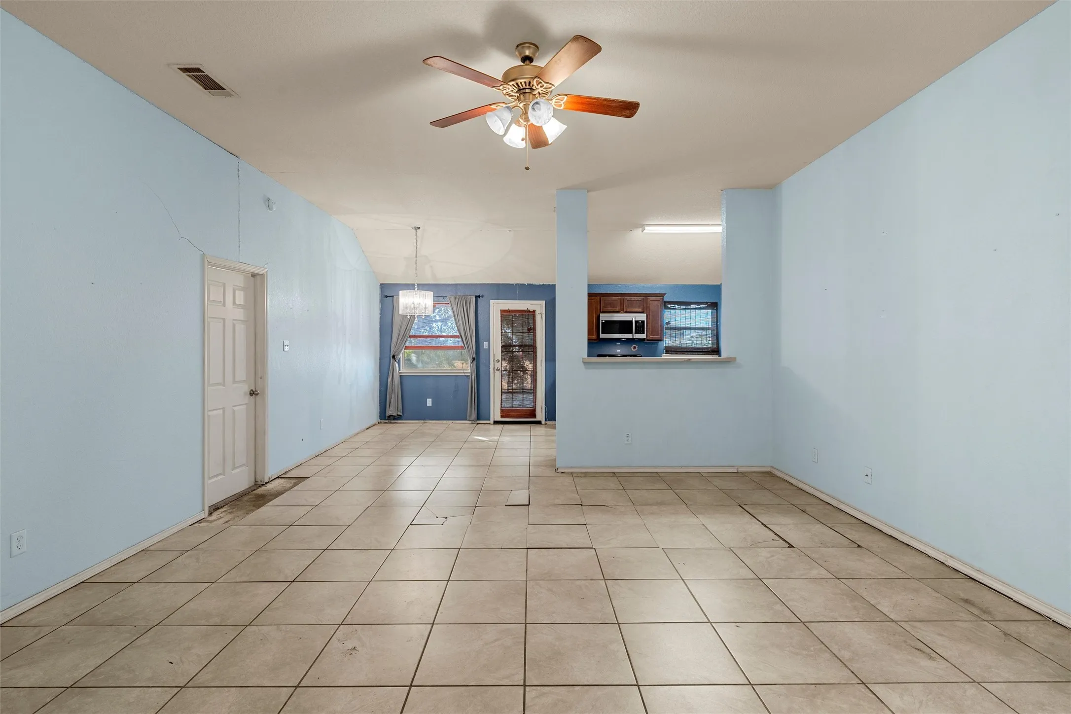 Single Family Residence For Sale in Mc Lennan County , 240 B B Burt, Waco, Texas 76708, 3 Bedroom, 2 Bathroom, 2 Garage spaces, 1,439 Sqft, built in 2009, mls#21386959, Real Estate Agent in Waco, Homes For Sale in Mc Lennan county, Homes For Sale in Waco, Realtor in Waco Texas, Real Estate Brokerage Independent Realty Texas, Luminita Cordes Realtor