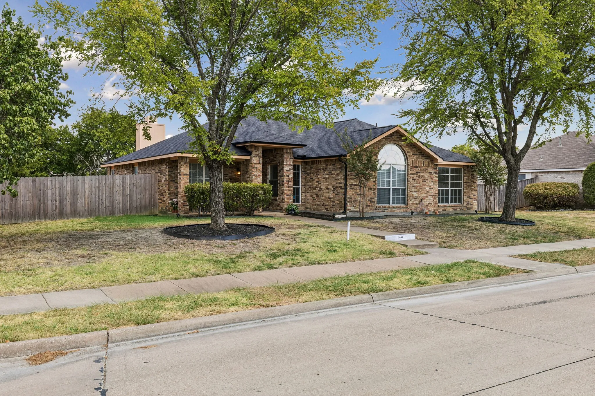 Single Family Residence For Sale in Denton County , 7048 Sample Drive, The Colony, Texas 75056, 4 Bedroom, 2 Bathroom, 2 Garage spaces, 1,831 Sqft, built in 1991, mls#21386853, Real Estate Agent in The Colony, Homes For Sale in Denton county, Homes For Sale in The Colony, Realtor in The Colony Texas, Real Estate Brokerage Independent Realty Texas, Luminita Cordes Realtor