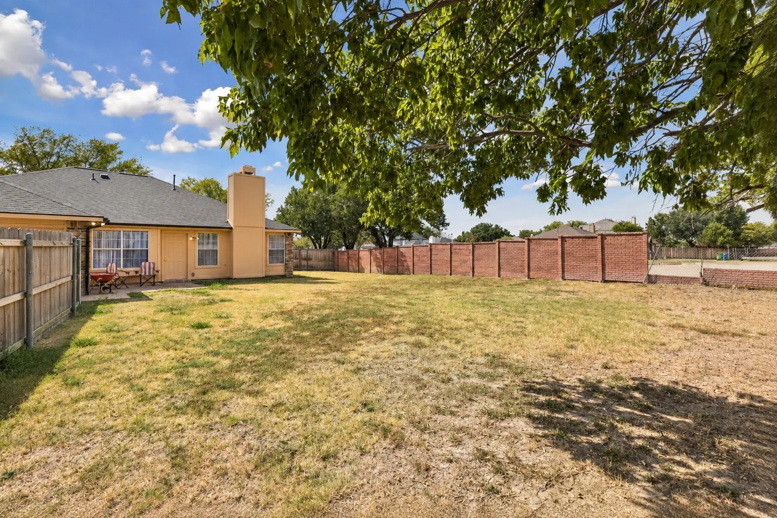 Single Family Residence For Sale in Denton County , 7048 Sample Drive, The Colony, Texas 75056, 4 Bedroom, 2 Bathroom, 2 Garage spaces, 1,831 Sqft, built in 1991, mls#21386853, Real Estate Agent in The Colony, Homes For Sale in Denton county, Homes For Sale in The Colony, Realtor in The Colony Texas, Real Estate Brokerage Independent Realty Texas, Luminita Cordes Realtor