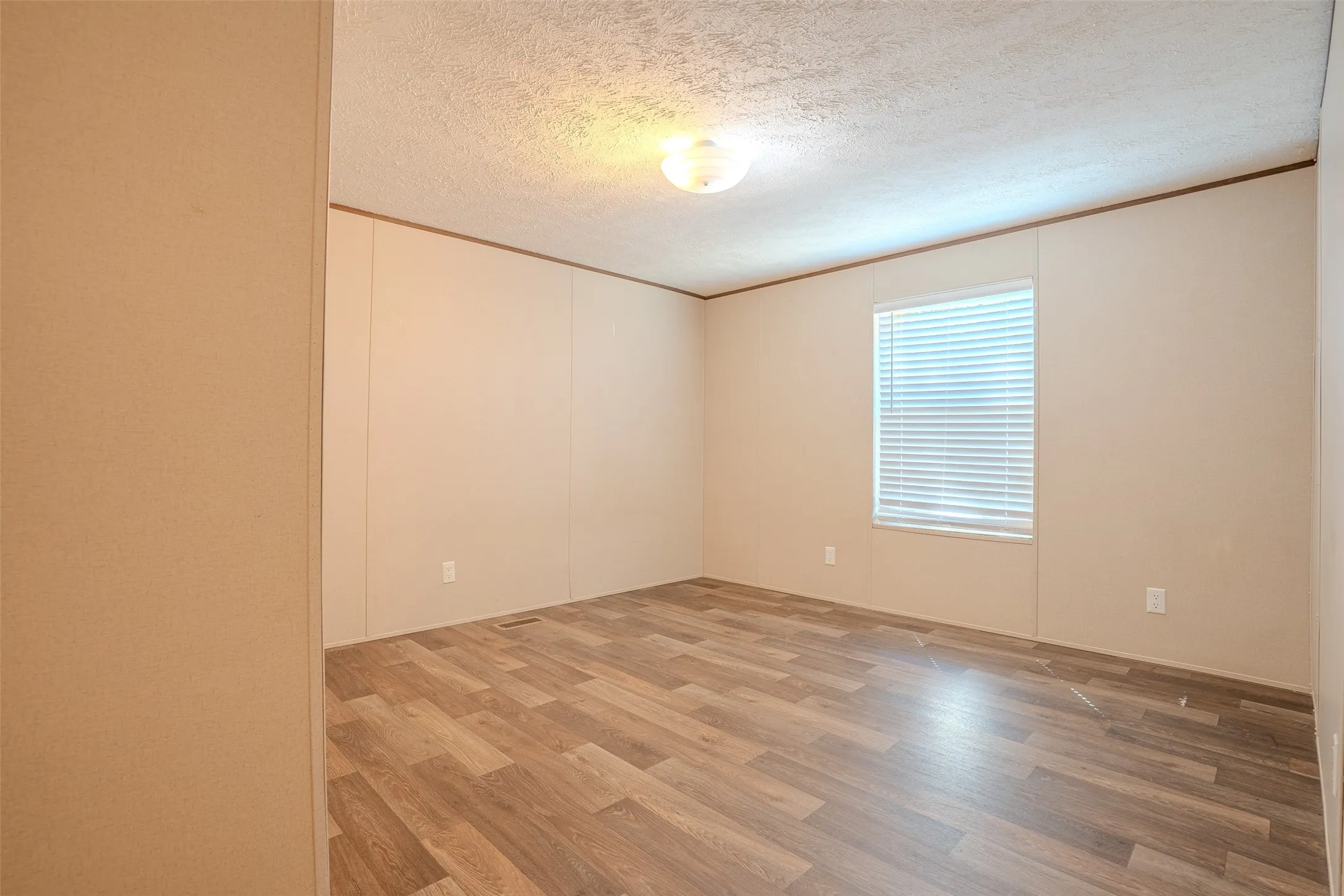 Manufactured Home For Sale in Hood County , 5913 N Oklahoma Trail, Granbury, Texas 76048, 4 Bedroom, 2 Bathroom, Garage spaces, 1,904 Sqft, built in 2023, mls#21386954, Real Estate Agent in Granbury, Homes For Sale in Hood county, Homes For Sale in Granbury, Realtor in Granbury Texas, Real Estate Brokerage Independent Realty Texas, Luminita Cordes Realtor
