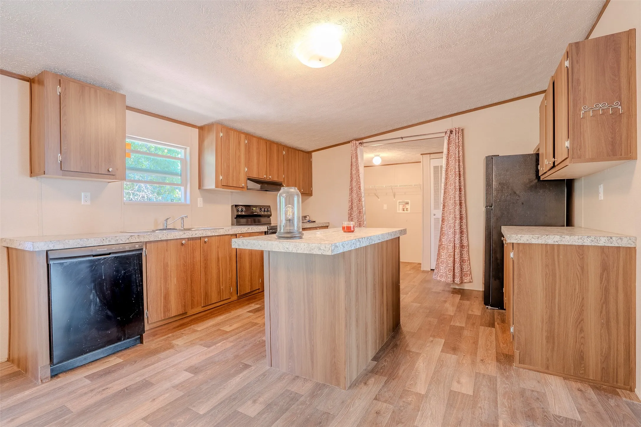 Manufactured Home For Sale in Hood County , 5913 N Oklahoma Trail, Granbury, Texas 76048, 4 Bedroom, 2 Bathroom, Garage spaces, 1,904 Sqft, built in 2023, mls#21386954, Real Estate Agent in Granbury, Homes For Sale in Hood county, Homes For Sale in Granbury, Realtor in Granbury Texas, Real Estate Brokerage Independent Realty Texas, Luminita Cordes Realtor