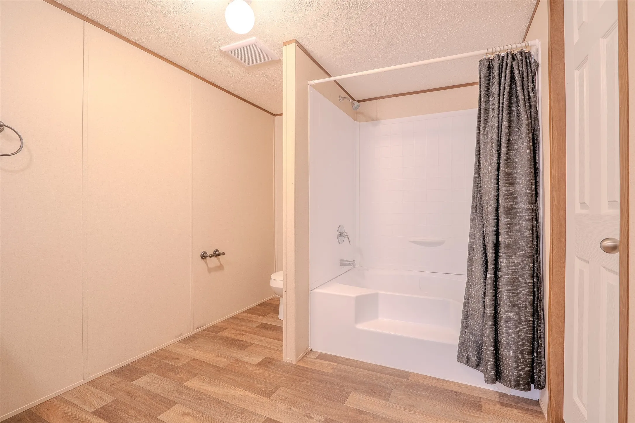 Manufactured Home For Sale in Hood County , 5913 N Oklahoma Trail, Granbury, Texas 76048, 4 Bedroom, 2 Bathroom, Garage spaces, 1,904 Sqft, built in 2023, mls#21386954, Real Estate Agent in Granbury, Homes For Sale in Hood county, Homes For Sale in Granbury, Realtor in Granbury Texas, Real Estate Brokerage Independent Realty Texas, Luminita Cordes Realtor