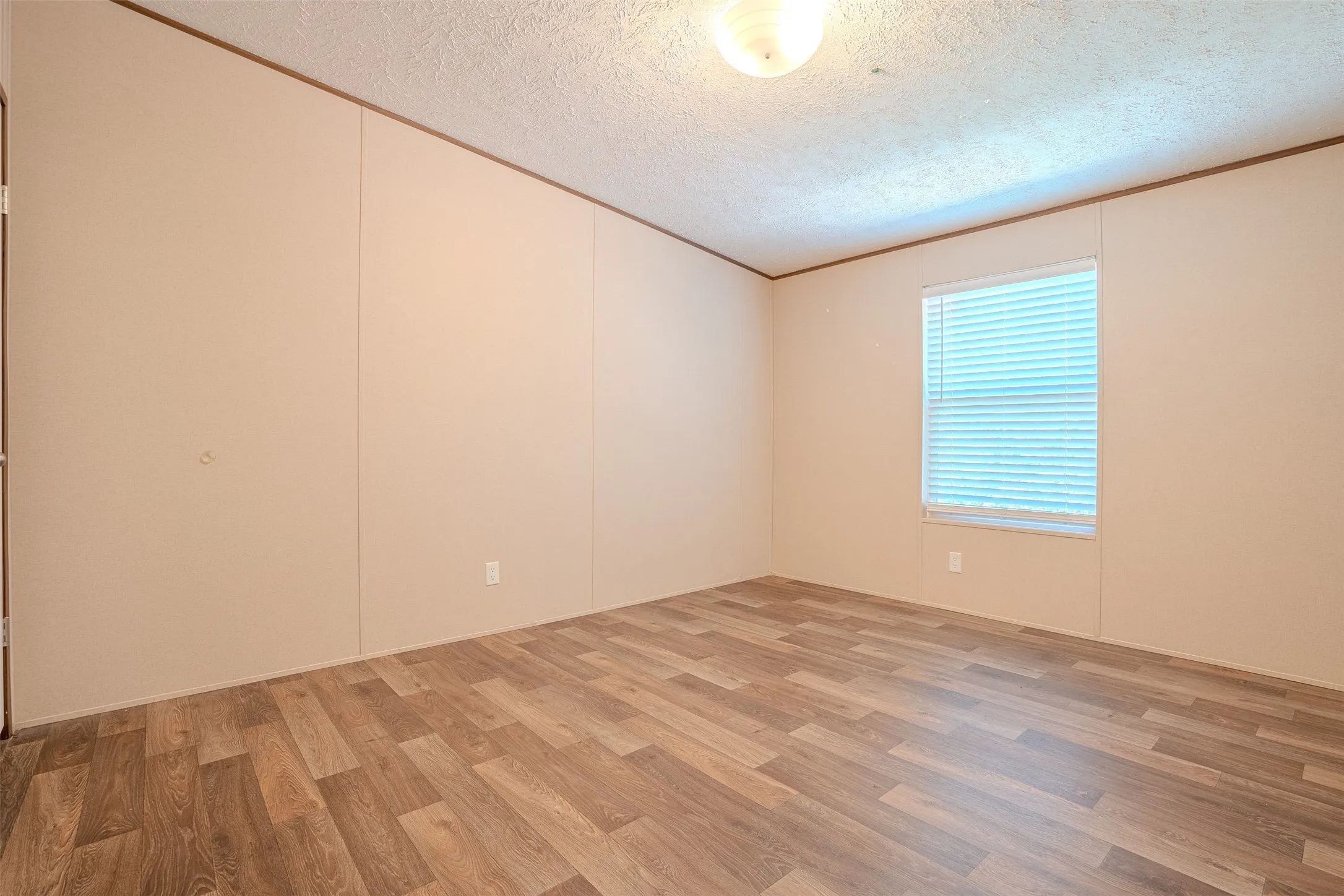 Manufactured Home For Sale in Hood County , 5913 N Oklahoma Trail, Granbury, Texas 76048, 4 Bedroom, 2 Bathroom, Garage spaces, 1,904 Sqft, built in 2023, mls#21386954, Real Estate Agent in Granbury, Homes For Sale in Hood county, Homes For Sale in Granbury, Realtor in Granbury Texas, Real Estate Brokerage Independent Realty Texas, Luminita Cordes Realtor