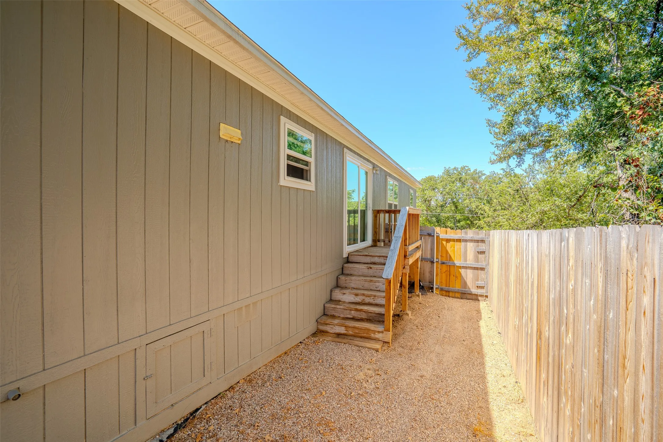 Manufactured Home For Sale in Hood County , 5913 N Oklahoma Trail, Granbury, Texas 76048, 4 Bedroom, 2 Bathroom, Garage spaces, 1,904 Sqft, built in 2023, mls#21386954, Real Estate Agent in Granbury, Homes For Sale in Hood county, Homes For Sale in Granbury, Realtor in Granbury Texas, Real Estate Brokerage Independent Realty Texas, Luminita Cordes Realtor
