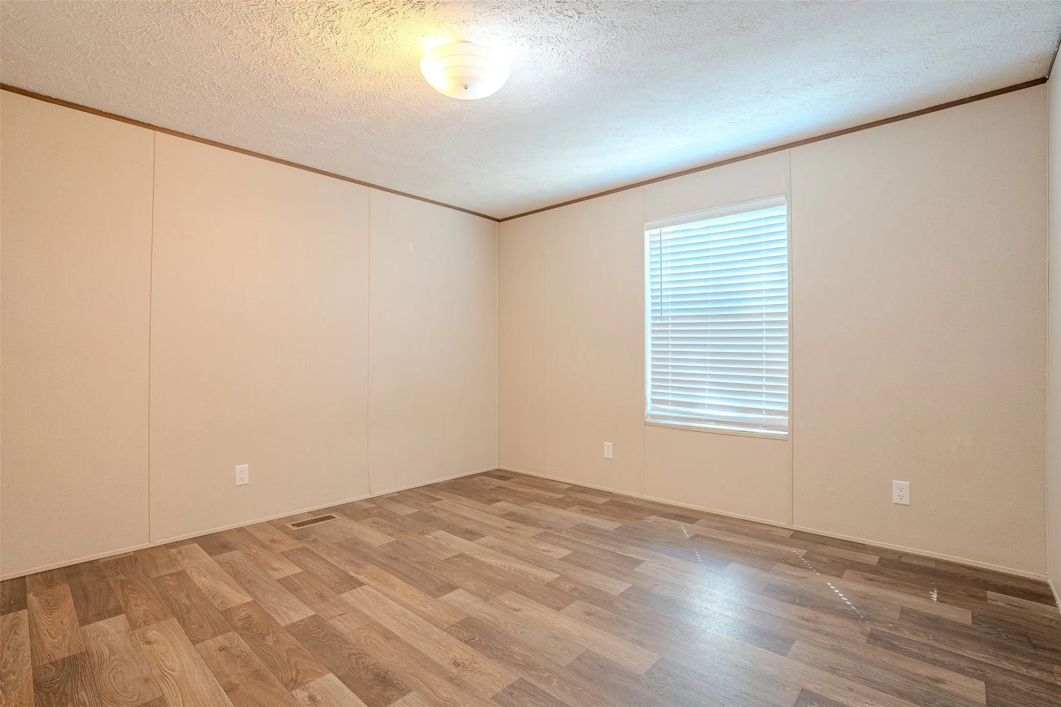 Manufactured Home For Sale in Hood County , 5913 N Oklahoma Trail, Granbury, Texas 76048, 4 Bedroom, 2 Bathroom, Garage spaces, 1,904 Sqft, built in 2023, mls#21386954, Real Estate Agent in Granbury, Homes For Sale in Hood county, Homes For Sale in Granbury, Realtor in Granbury Texas, Real Estate Brokerage Independent Realty Texas, Luminita Cordes Realtor