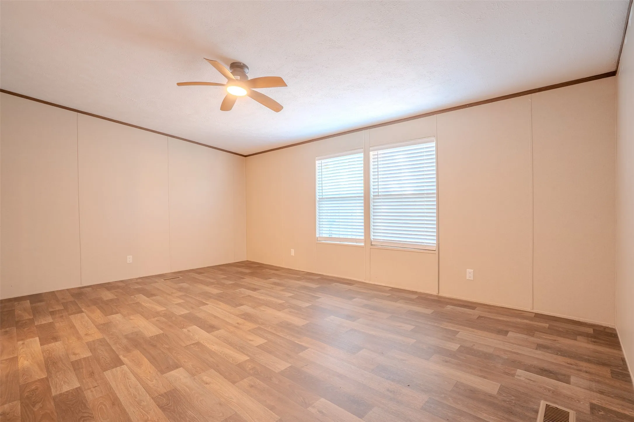Manufactured Home For Sale in Hood County , 5913 N Oklahoma Trail, Granbury, Texas 76048, 4 Bedroom, 2 Bathroom, Garage spaces, 1,904 Sqft, built in 2023, mls#21386954, Real Estate Agent in Granbury, Homes For Sale in Hood county, Homes For Sale in Granbury, Realtor in Granbury Texas, Real Estate Brokerage Independent Realty Texas, Luminita Cordes Realtor