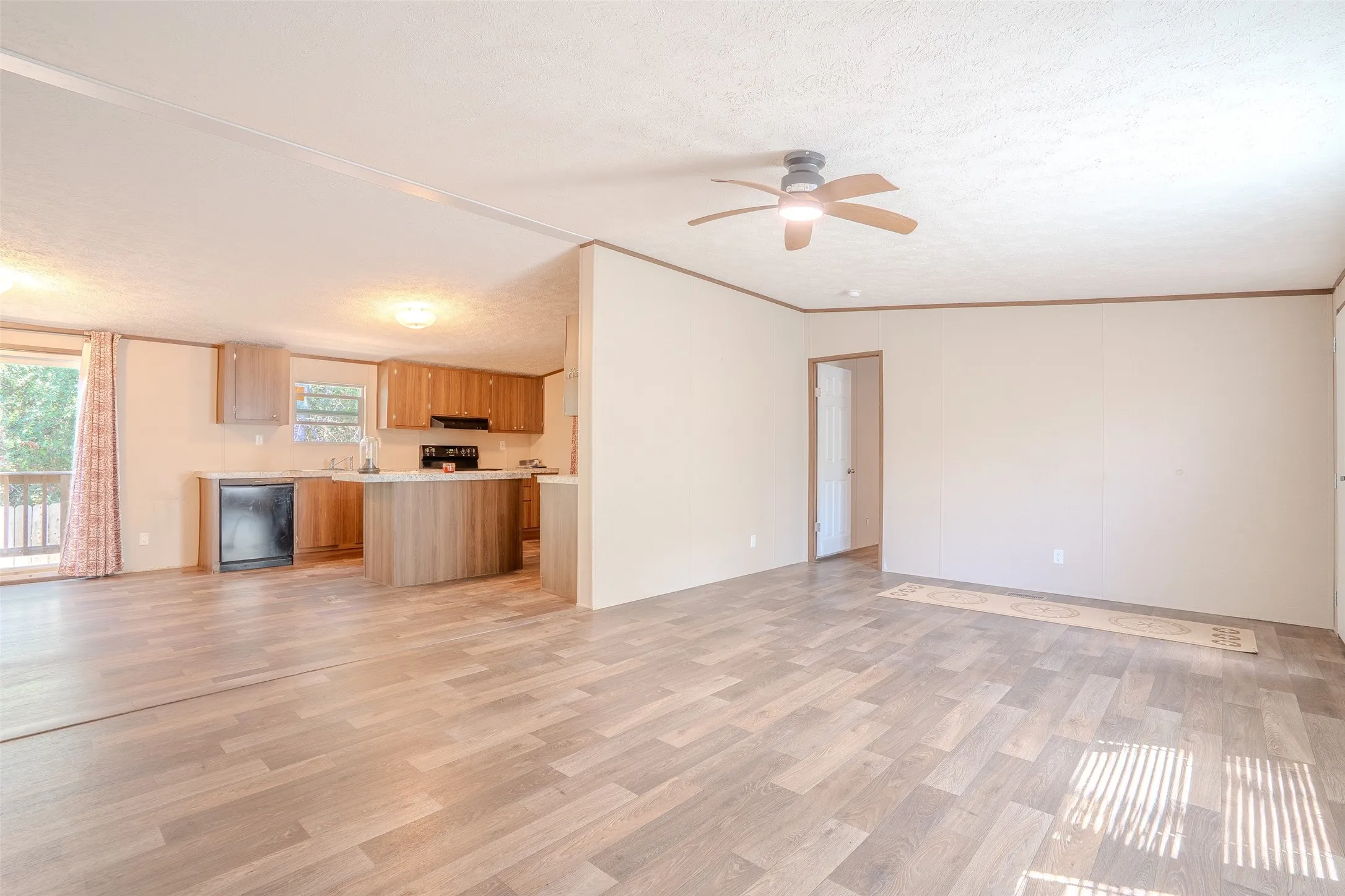 Manufactured Home For Sale in Hood County , 5913 N Oklahoma Trail, Granbury, Texas 76048, 4 Bedroom, 2 Bathroom, Garage spaces, 1,904 Sqft, built in 2023, mls#21386954, Real Estate Agent in Granbury, Homes For Sale in Hood county, Homes For Sale in Granbury, Realtor in Granbury Texas, Real Estate Brokerage Independent Realty Texas, Luminita Cordes Realtor