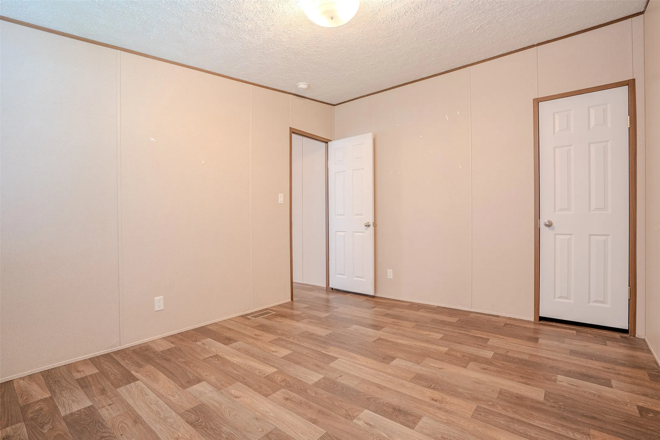 Manufactured Home For Sale in Hood County , 5913 N Oklahoma Trail, Granbury, Texas 76048, 4 Bedroom, 2 Bathroom, Garage spaces, 1,904 Sqft, built in 2023, mls#21386954, Real Estate Agent in Granbury, Homes For Sale in Hood county, Homes For Sale in Granbury, Realtor in Granbury Texas, Real Estate Brokerage Independent Realty Texas, Luminita Cordes Realtor