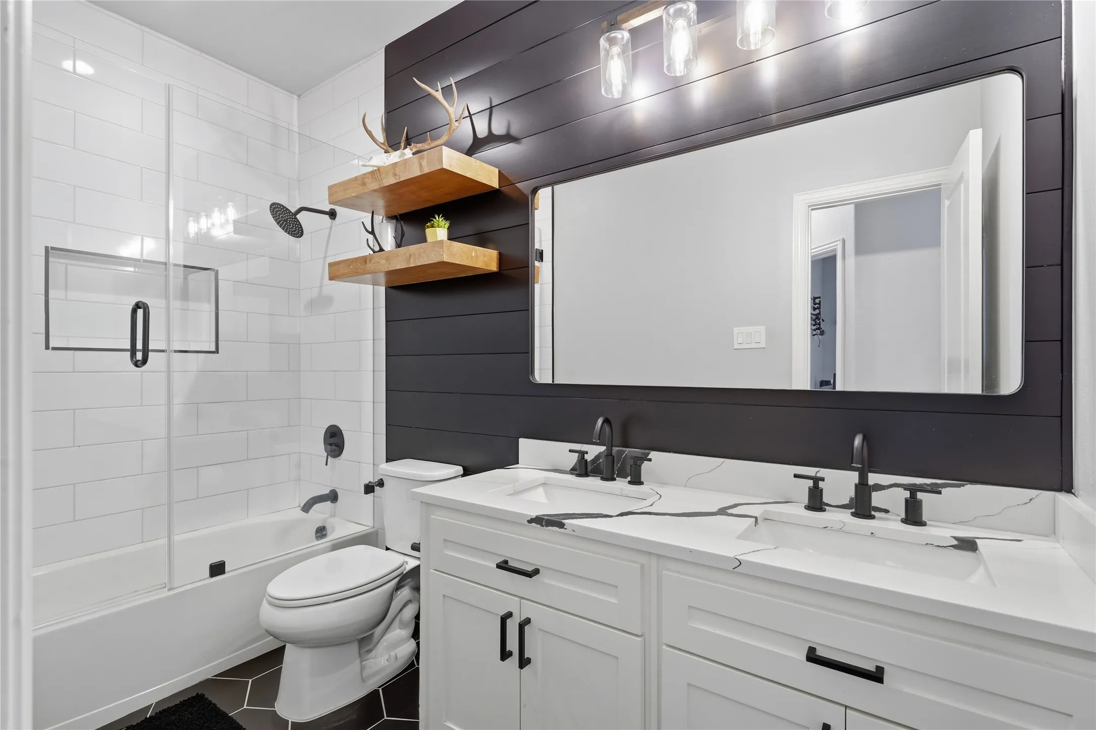 Single Family Residence For Sale in Denton County , 6104 Cedar Sage Trail, Flower Mound, Texas 76226, 4 Bedroom, 4 Bathroom, 2 Garage spaces, 2,696 Sqft, built in 2015, mls#21385036, Real Estate Agent in Flower Mound, Homes For Sale in Denton county, Homes For Sale in Flower Mound, Realtor in Flower Mound Texas, Real Estate Brokerage Independent Realty Texas, Luminita Cordes Realtor