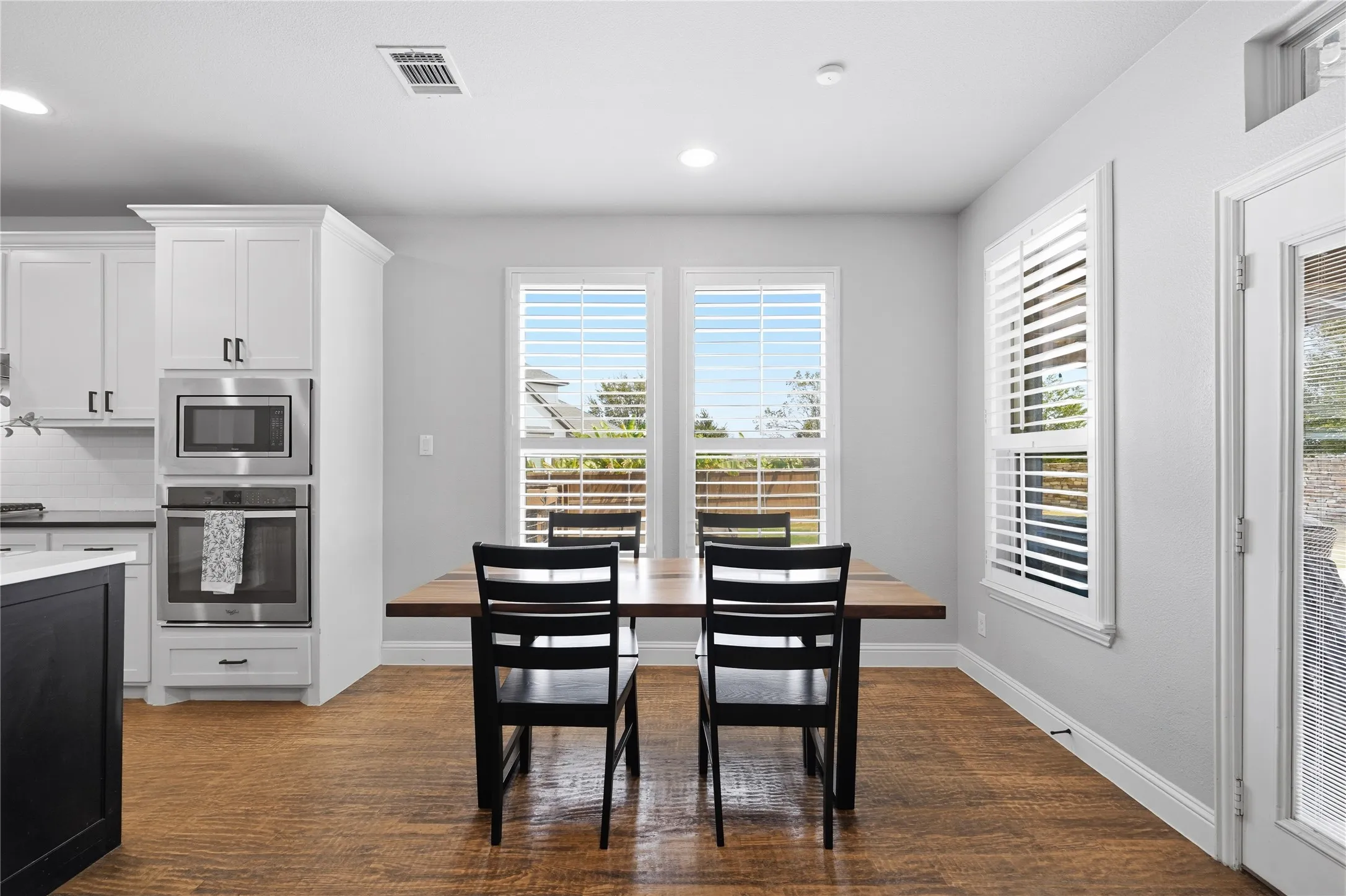 Single Family Residence For Sale in Denton County , 6104 Cedar Sage Trail, Flower Mound, Texas 76226, 4 Bedroom, 4 Bathroom, 2 Garage spaces, 2,696 Sqft, built in 2015, mls#21385036, Real Estate Agent in Flower Mound, Homes For Sale in Denton county, Homes For Sale in Flower Mound, Realtor in Flower Mound Texas, Real Estate Brokerage Independent Realty Texas, Luminita Cordes Realtor