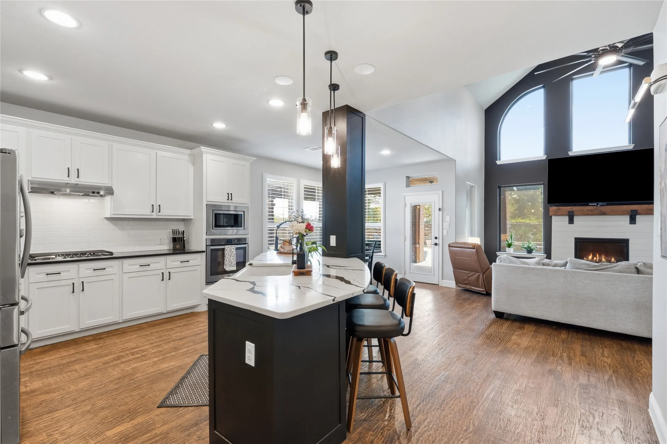 Single Family Residence For Sale in Denton County , 6104 Cedar Sage Trail, Flower Mound, Texas 76226, 4 Bedroom, 4 Bathroom, 2 Garage spaces, 2,696 Sqft, built in 2015, mls#21385036, Real Estate Agent in Flower Mound, Homes For Sale in Denton county, Homes For Sale in Flower Mound, Realtor in Flower Mound Texas, Real Estate Brokerage Independent Realty Texas, Luminita Cordes Realtor