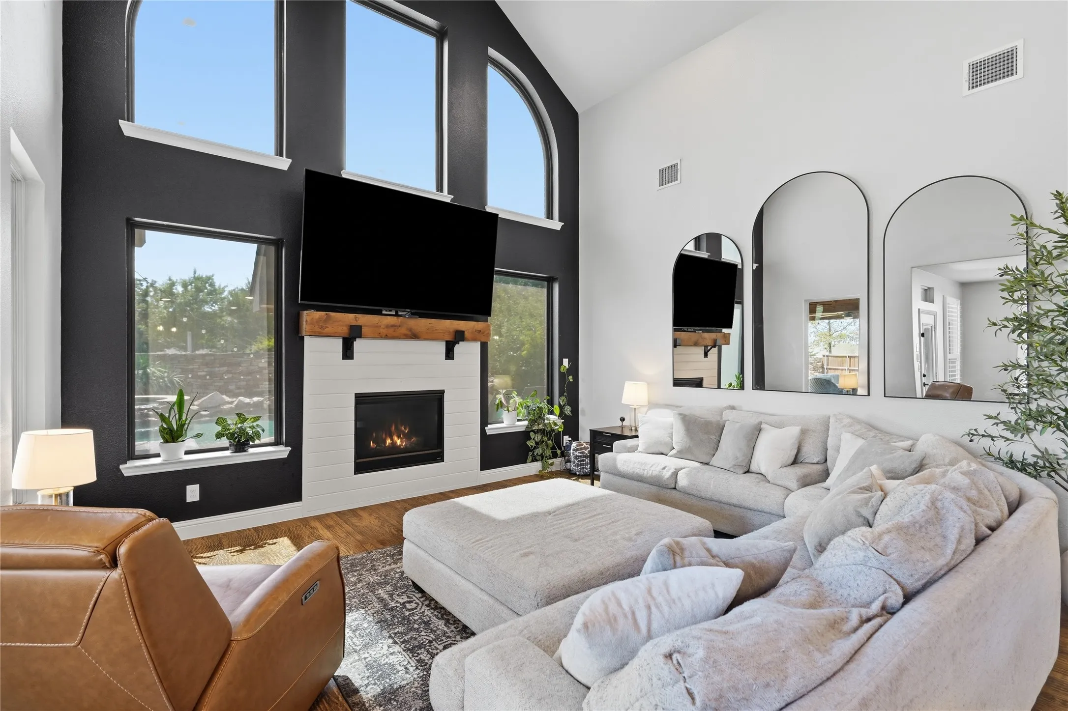 Single Family Residence For Sale in Denton County , 6104 Cedar Sage Trail, Flower Mound, Texas 76226, 4 Bedroom, 4 Bathroom, 2 Garage spaces, 2,696 Sqft, built in 2015, mls#21385036, Real Estate Agent in Flower Mound, Homes For Sale in Denton county, Homes For Sale in Flower Mound, Realtor in Flower Mound Texas, Real Estate Brokerage Independent Realty Texas, Luminita Cordes Realtor