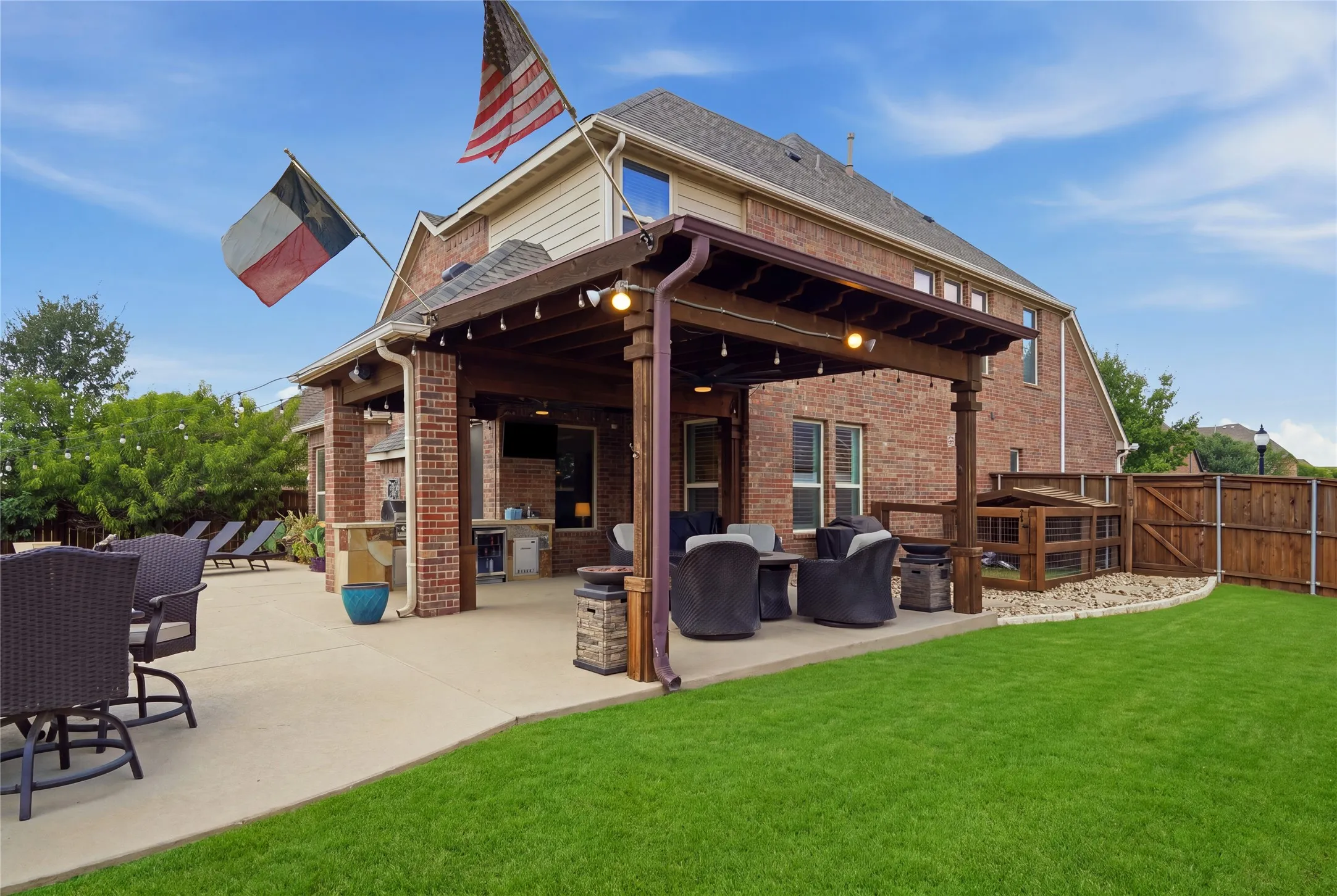 Single Family Residence For Sale in Denton County , 6104 Cedar Sage Trail, Flower Mound, Texas 76226, 4 Bedroom, 4 Bathroom, 2 Garage spaces, 2,696 Sqft, built in 2015, mls#21385036, Real Estate Agent in Flower Mound, Homes For Sale in Denton county, Homes For Sale in Flower Mound, Realtor in Flower Mound Texas, Real Estate Brokerage Independent Realty Texas, Luminita Cordes Realtor