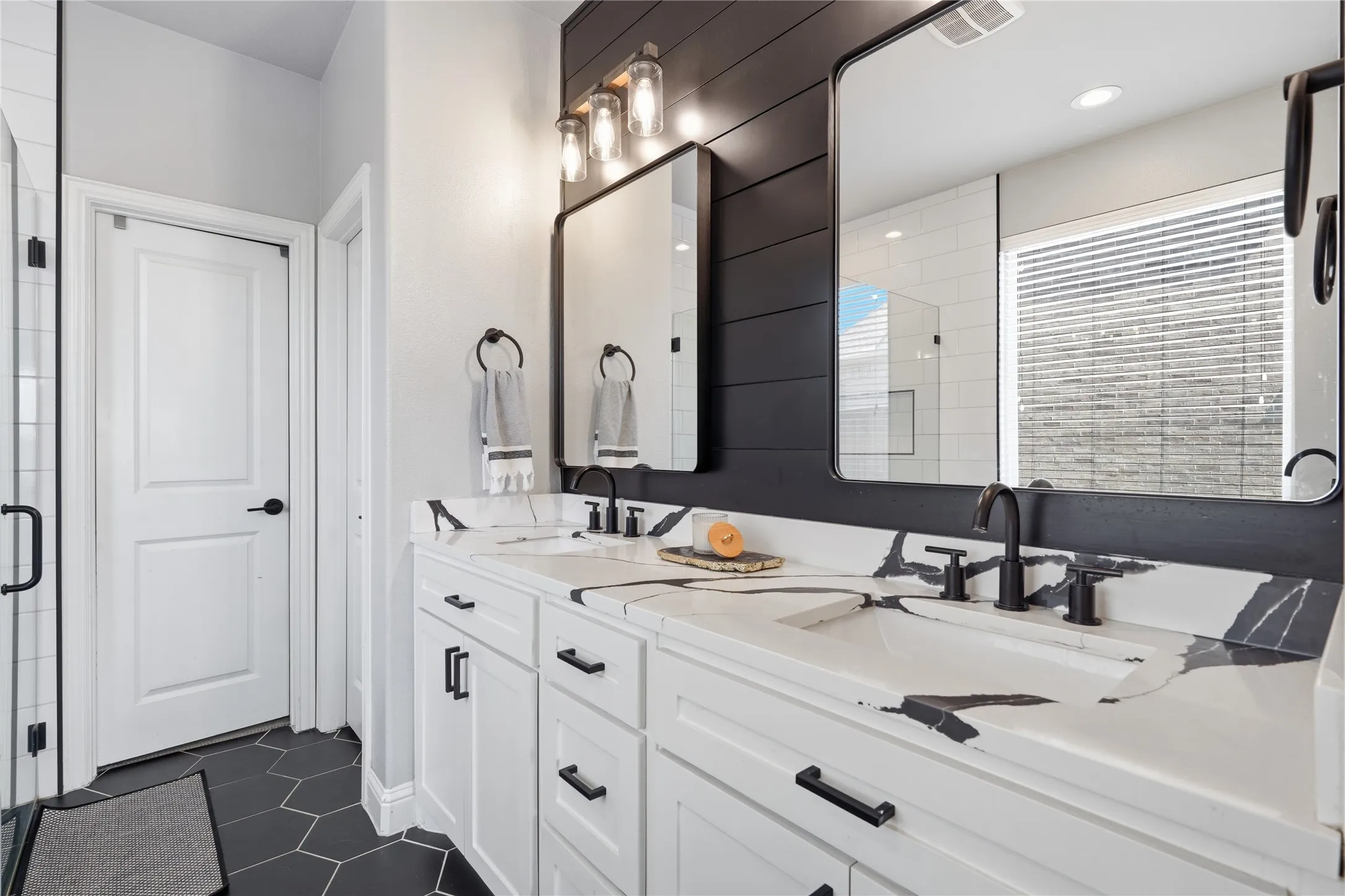 Single Family Residence For Sale in Denton County , 6104 Cedar Sage Trail, Flower Mound, Texas 76226, 4 Bedroom, 4 Bathroom, 2 Garage spaces, 2,696 Sqft, built in 2015, mls#21385036, Real Estate Agent in Flower Mound, Homes For Sale in Denton county, Homes For Sale in Flower Mound, Realtor in Flower Mound Texas, Real Estate Brokerage Independent Realty Texas, Luminita Cordes Realtor