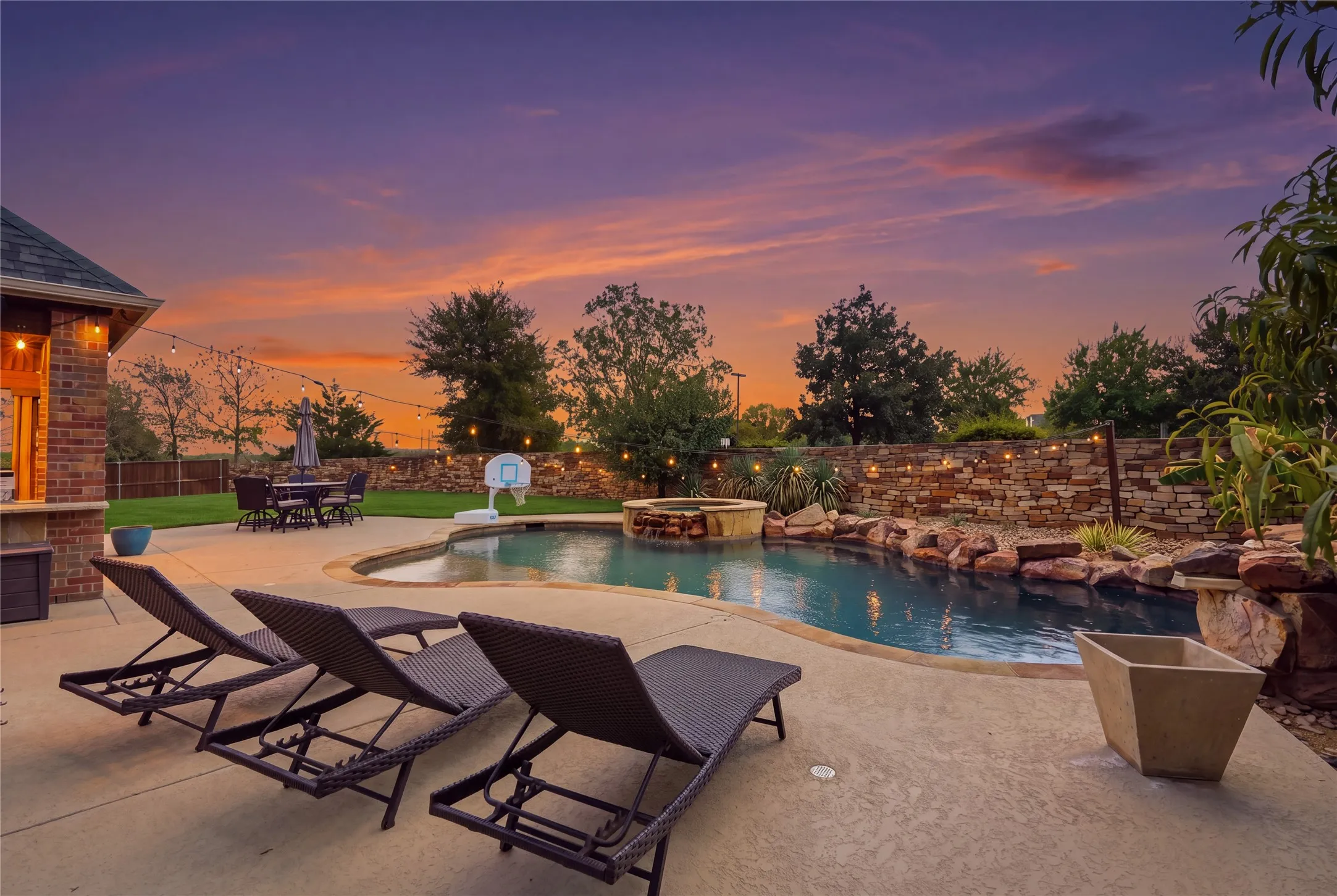 Single Family Residence For Sale in Denton County , 6104 Cedar Sage Trail, Flower Mound, Texas 76226, 4 Bedroom, 4 Bathroom, 2 Garage spaces, 2,696 Sqft, built in 2015, mls#21385036, Real Estate Agent in Flower Mound, Homes For Sale in Denton county, Homes For Sale in Flower Mound, Realtor in Flower Mound Texas, Real Estate Brokerage Independent Realty Texas, Luminita Cordes Realtor