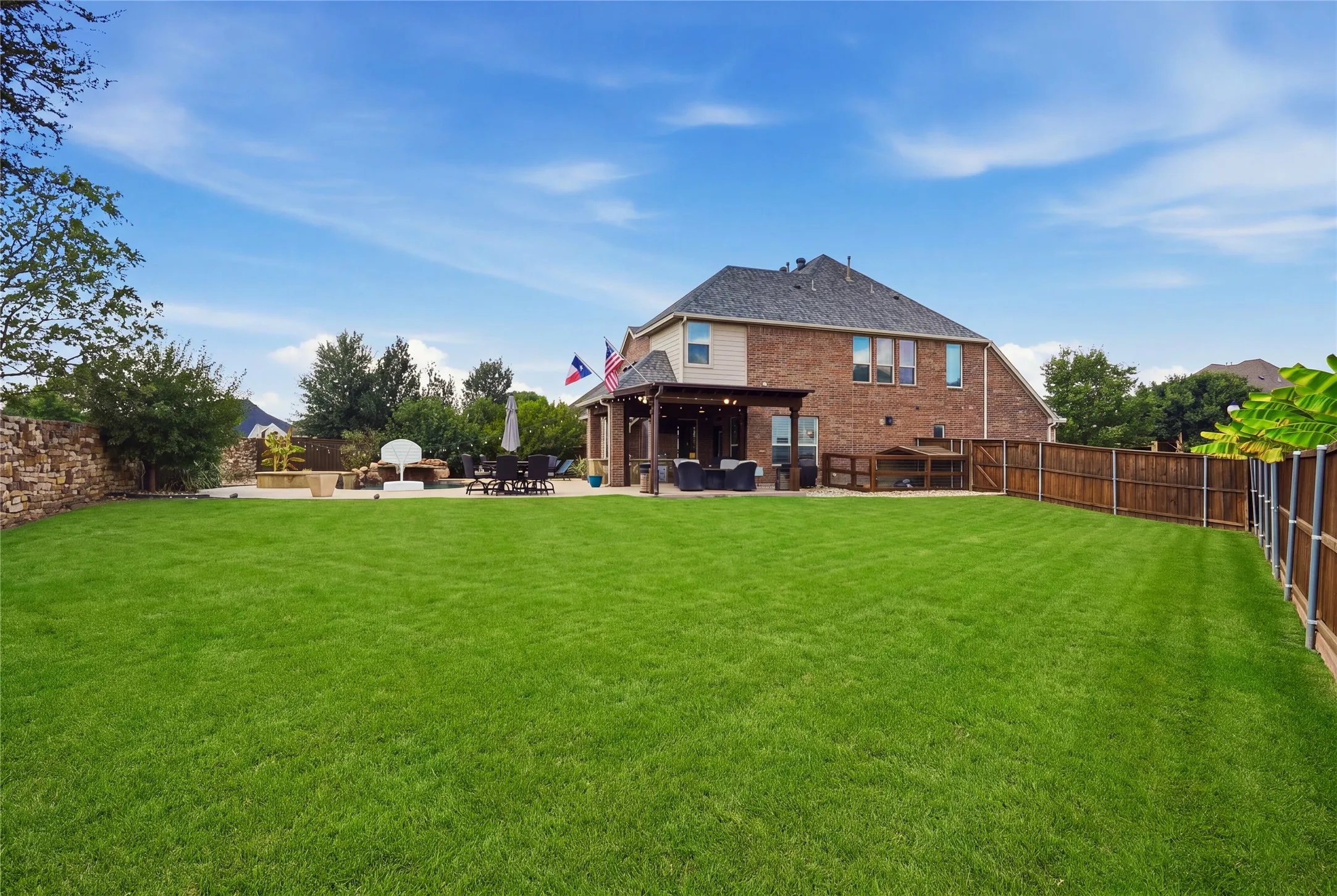 Single Family Residence For Sale in Denton County , 6104 Cedar Sage Trail, Flower Mound, Texas 76226, 4 Bedroom, 4 Bathroom, 2 Garage spaces, 2,696 Sqft, built in 2015, mls#21385036, Real Estate Agent in Flower Mound, Homes For Sale in Denton county, Homes For Sale in Flower Mound, Realtor in Flower Mound Texas, Real Estate Brokerage Independent Realty Texas, Luminita Cordes Realtor