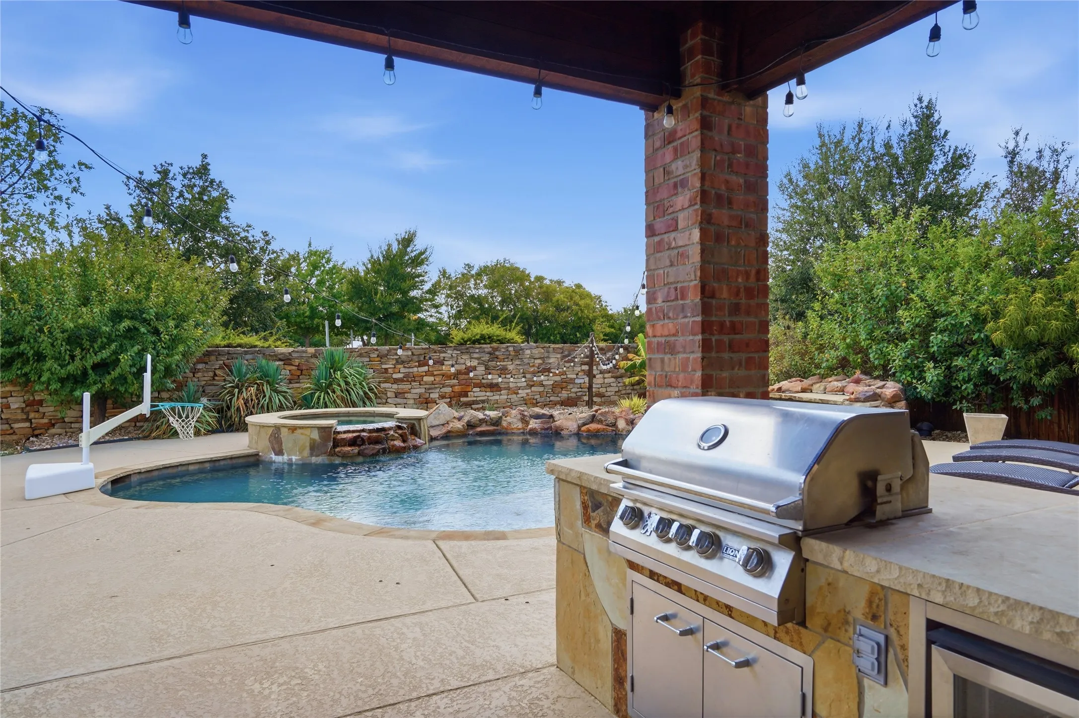 Single Family Residence For Sale in Denton County , 6104 Cedar Sage Trail, Flower Mound, Texas 76226, 4 Bedroom, 4 Bathroom, 2 Garage spaces, 2,696 Sqft, built in 2015, mls#21385036, Real Estate Agent in Flower Mound, Homes For Sale in Denton county, Homes For Sale in Flower Mound, Realtor in Flower Mound Texas, Real Estate Brokerage Independent Realty Texas, Luminita Cordes Realtor