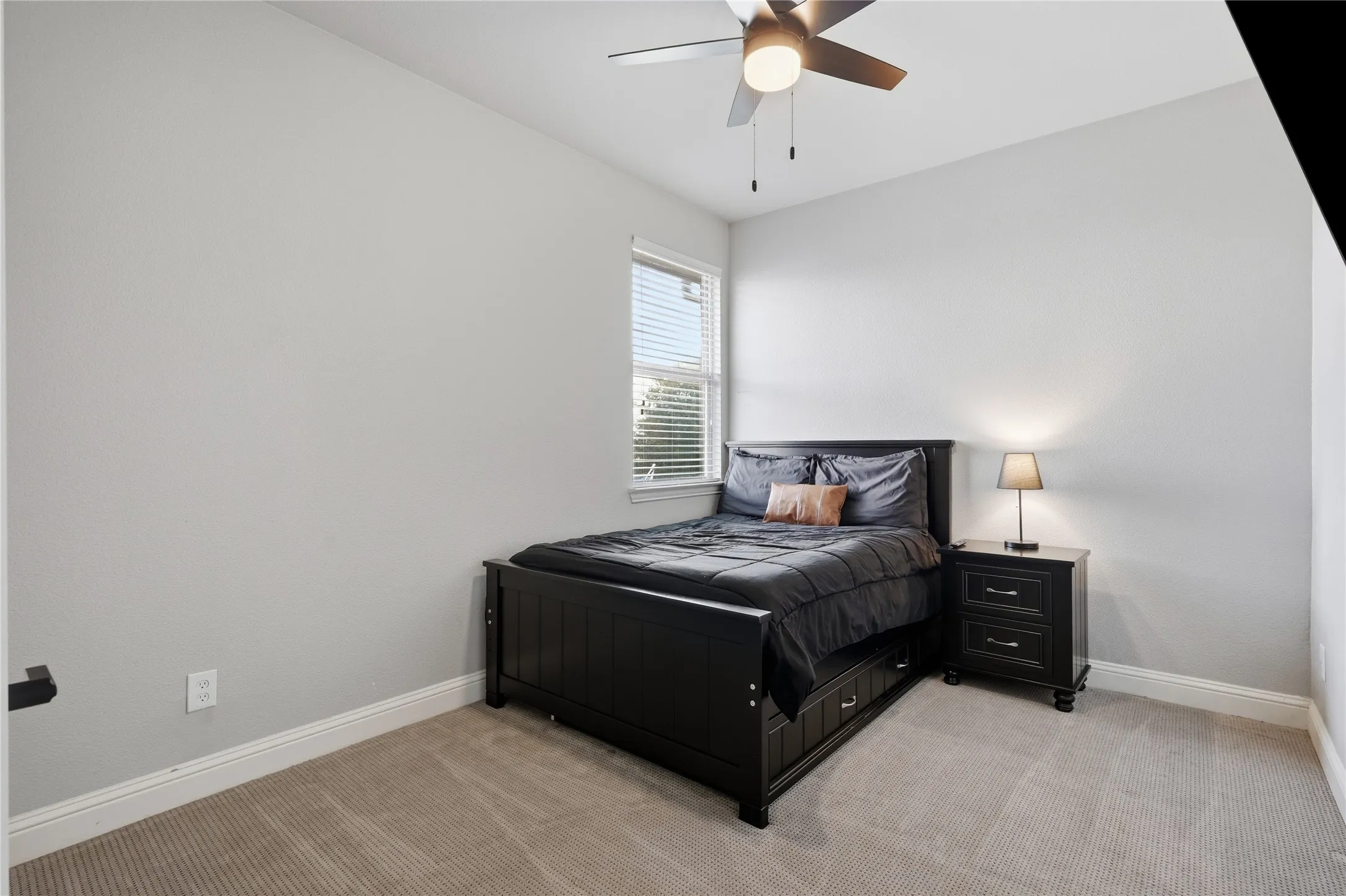 Single Family Residence For Sale in Denton County , 6104 Cedar Sage Trail, Flower Mound, Texas 76226, 4 Bedroom, 4 Bathroom, 2 Garage spaces, 2,696 Sqft, built in 2015, mls#21385036, Real Estate Agent in Flower Mound, Homes For Sale in Denton county, Homes For Sale in Flower Mound, Realtor in Flower Mound Texas, Real Estate Brokerage Independent Realty Texas, Luminita Cordes Realtor