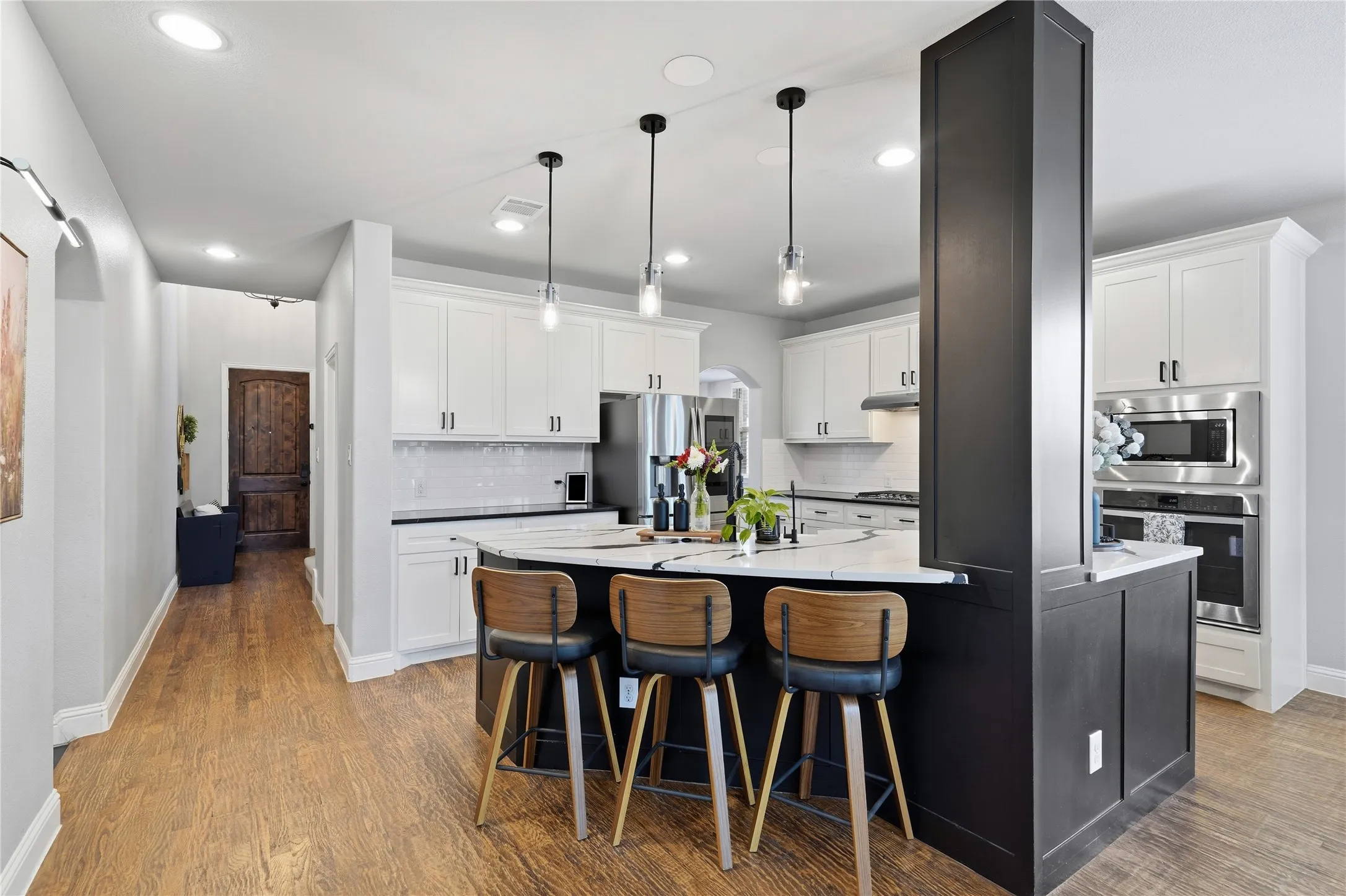 Single Family Residence For Sale in Denton County , 6104 Cedar Sage Trail, Flower Mound, Texas 76226, 4 Bedroom, 4 Bathroom, 2 Garage spaces, 2,696 Sqft, built in 2015, mls#21385036, Real Estate Agent in Flower Mound, Homes For Sale in Denton county, Homes For Sale in Flower Mound, Realtor in Flower Mound Texas, Real Estate Brokerage Independent Realty Texas, Luminita Cordes Realtor