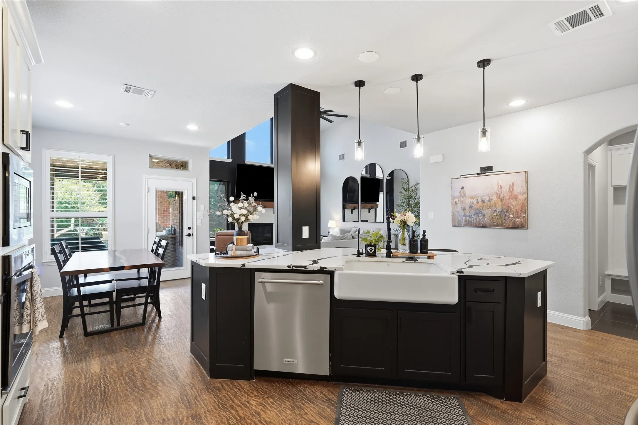 Single Family Residence For Sale in Denton County , 6104 Cedar Sage Trail, Flower Mound, Texas 76226, 4 Bedroom, 4 Bathroom, 2 Garage spaces, 2,696 Sqft, built in 2015, mls#21385036, Real Estate Agent in Flower Mound, Homes For Sale in Denton county, Homes For Sale in Flower Mound, Realtor in Flower Mound Texas, Real Estate Brokerage Independent Realty Texas, Luminita Cordes Realtor