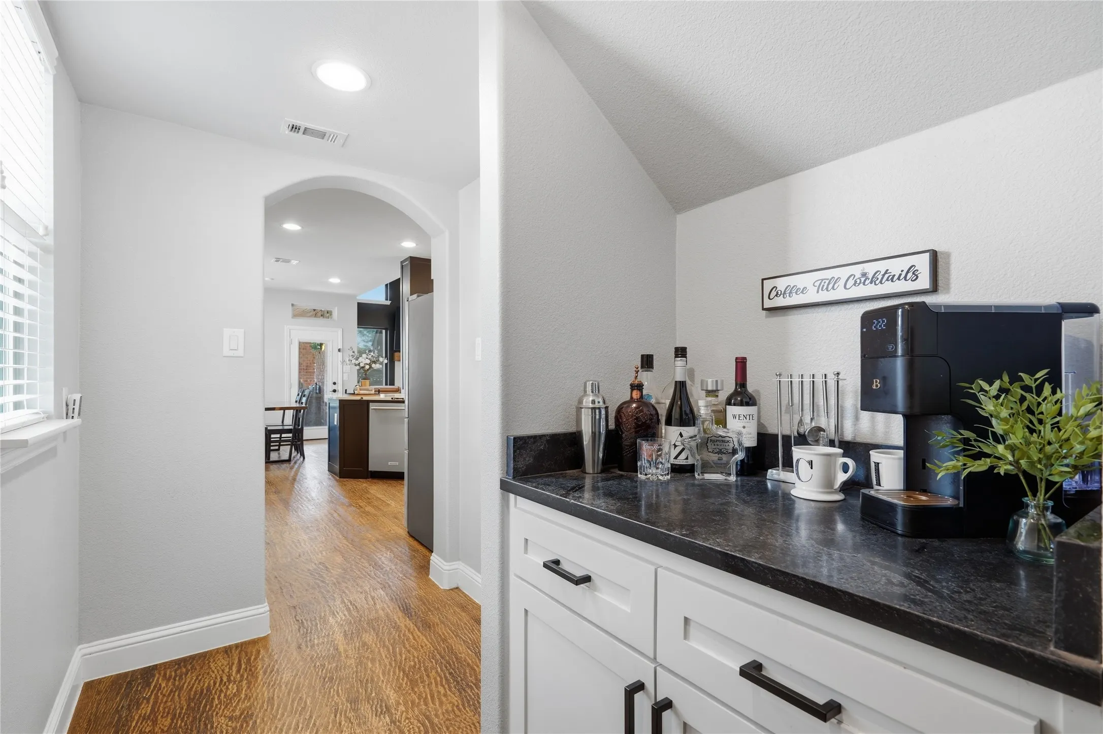 Single Family Residence For Sale in Denton County , 6104 Cedar Sage Trail, Flower Mound, Texas 76226, 4 Bedroom, 4 Bathroom, 2 Garage spaces, 2,696 Sqft, built in 2015, mls#21385036, Real Estate Agent in Flower Mound, Homes For Sale in Denton county, Homes For Sale in Flower Mound, Realtor in Flower Mound Texas, Real Estate Brokerage Independent Realty Texas, Luminita Cordes Realtor