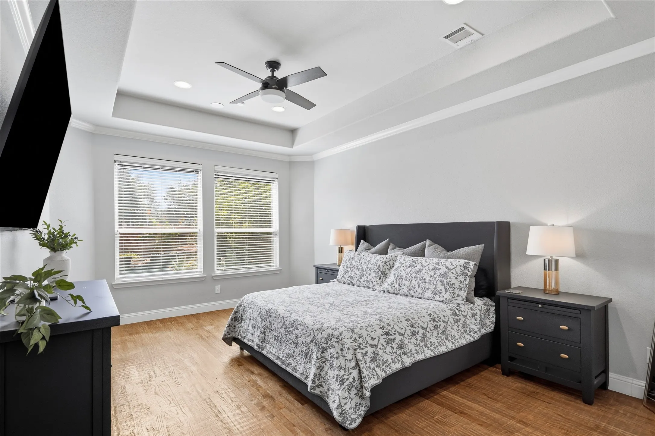 Single Family Residence For Sale in Denton County , 6104 Cedar Sage Trail, Flower Mound, Texas 76226, 4 Bedroom, 4 Bathroom, 2 Garage spaces, 2,696 Sqft, built in 2015, mls#21385036, Real Estate Agent in Flower Mound, Homes For Sale in Denton county, Homes For Sale in Flower Mound, Realtor in Flower Mound Texas, Real Estate Brokerage Independent Realty Texas, Luminita Cordes Realtor