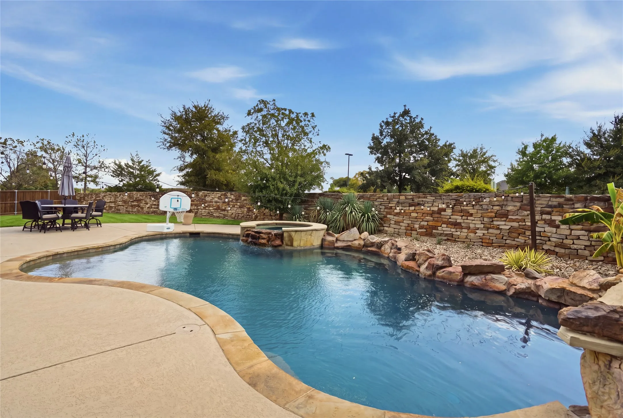 Single Family Residence For Sale in Denton County , 6104 Cedar Sage Trail, Flower Mound, Texas 76226, 4 Bedroom, 4 Bathroom, 2 Garage spaces, 2,696 Sqft, built in 2015, mls#21385036, Real Estate Agent in Flower Mound, Homes For Sale in Denton county, Homes For Sale in Flower Mound, Realtor in Flower Mound Texas, Real Estate Brokerage Independent Realty Texas, Luminita Cordes Realtor