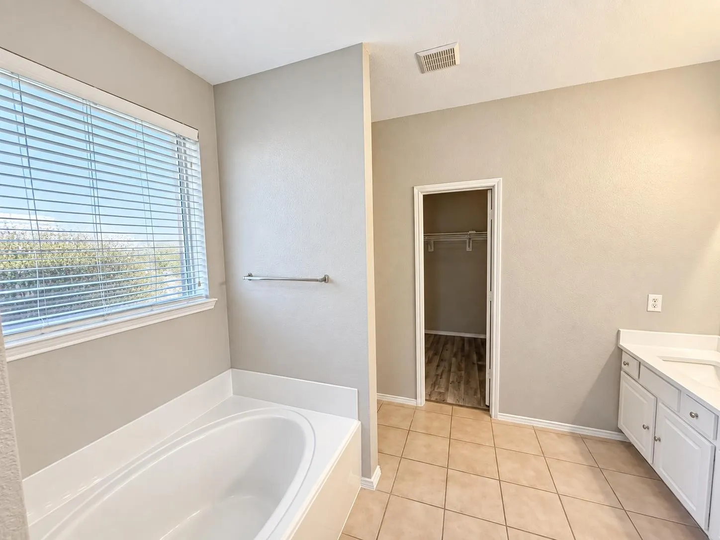 Single Family Residence For Rent in Collin County , 5820 Rubblestone Drive, Mc Kinney, Texas 75070, 3 Bedroom, 2 Bathroom, 2 Garage spaces, 2,010 Sqft, built in 2006, mls#21386907, Real Estate Agent in Mc Kinney, Homes For Rent in Collin county, Homes For Rent in Mc Kinney, Realtor in Mc Kinney Texas, Real Estate Brokerage Independent Realty Texas, Luminita Cordes Realtor