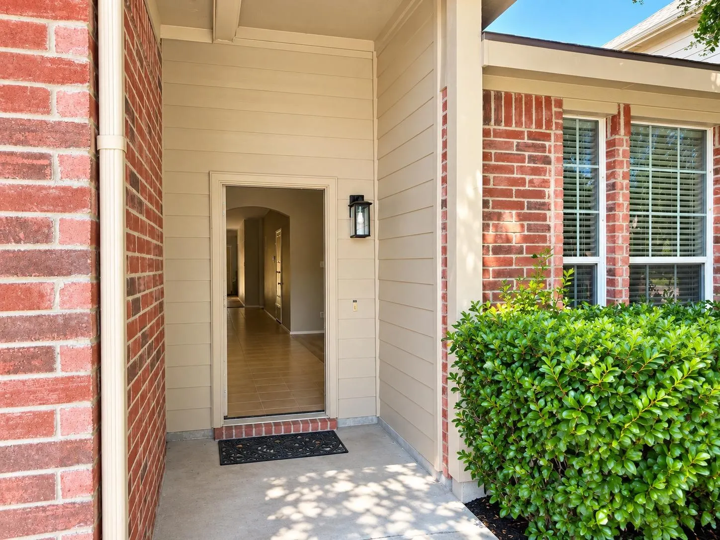 Single Family Residence For Rent in Collin County , 5820 Rubblestone Drive, Mc Kinney, Texas 75070, 3 Bedroom, 2 Bathroom, 2 Garage spaces, 2,010 Sqft, built in 2006, mls#21386907, Real Estate Agent in Mc Kinney, Homes For Rent in Collin county, Homes For Rent in Mc Kinney, Realtor in Mc Kinney Texas, Real Estate Brokerage Independent Realty Texas, Luminita Cordes Realtor