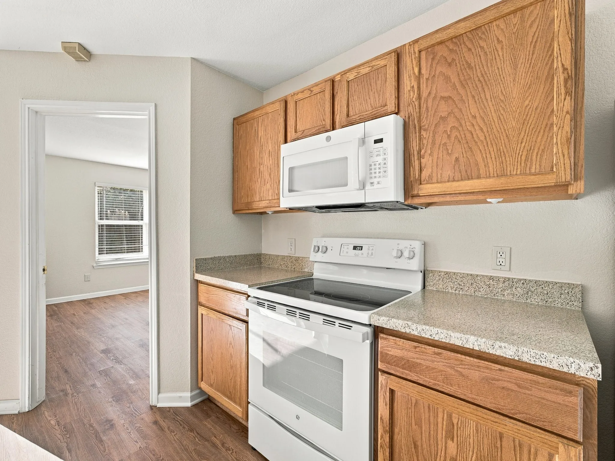 Single Family Residence For Rent in Tarrant County , 13136 Harvest Ridge Road, Fort Worth, Texas 76244, 3 Bedroom, 2 Bathroom, 2 Garage spaces, 1,455 Sqft, built in 2002, mls#21385767, Real Estate Agent in Fort Worth, Homes For Rent in Tarrant county, Homes For Rent in Fort Worth, Realtor in Fort Worth Texas, Real Estate Brokerage Independent Realty Texas, Luminita Cordes Realtor