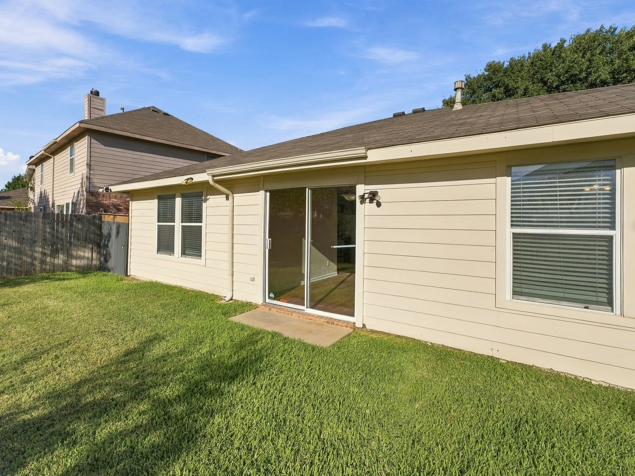 Single Family Residence For Rent in Tarrant County , 13136 Harvest Ridge Road, Fort Worth, Texas 76244, 3 Bedroom, 2 Bathroom, 2 Garage spaces, 1,455 Sqft, built in 2002, mls#21385767, Real Estate Agent in Fort Worth, Homes For Rent in Tarrant county, Homes For Rent in Fort Worth, Realtor in Fort Worth Texas, Real Estate Brokerage Independent Realty Texas, Luminita Cordes Realtor