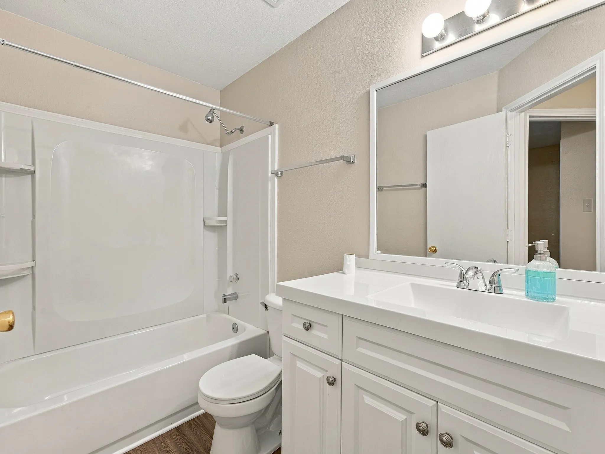 Single Family Residence For Rent in Tarrant County , 13136 Harvest Ridge Road, Fort Worth, Texas 76244, 3 Bedroom, 2 Bathroom, 2 Garage spaces, 1,455 Sqft, built in 2002, mls#21385767, Real Estate Agent in Fort Worth, Homes For Rent in Tarrant county, Homes For Rent in Fort Worth, Realtor in Fort Worth Texas, Real Estate Brokerage Independent Realty Texas, Luminita Cordes Realtor