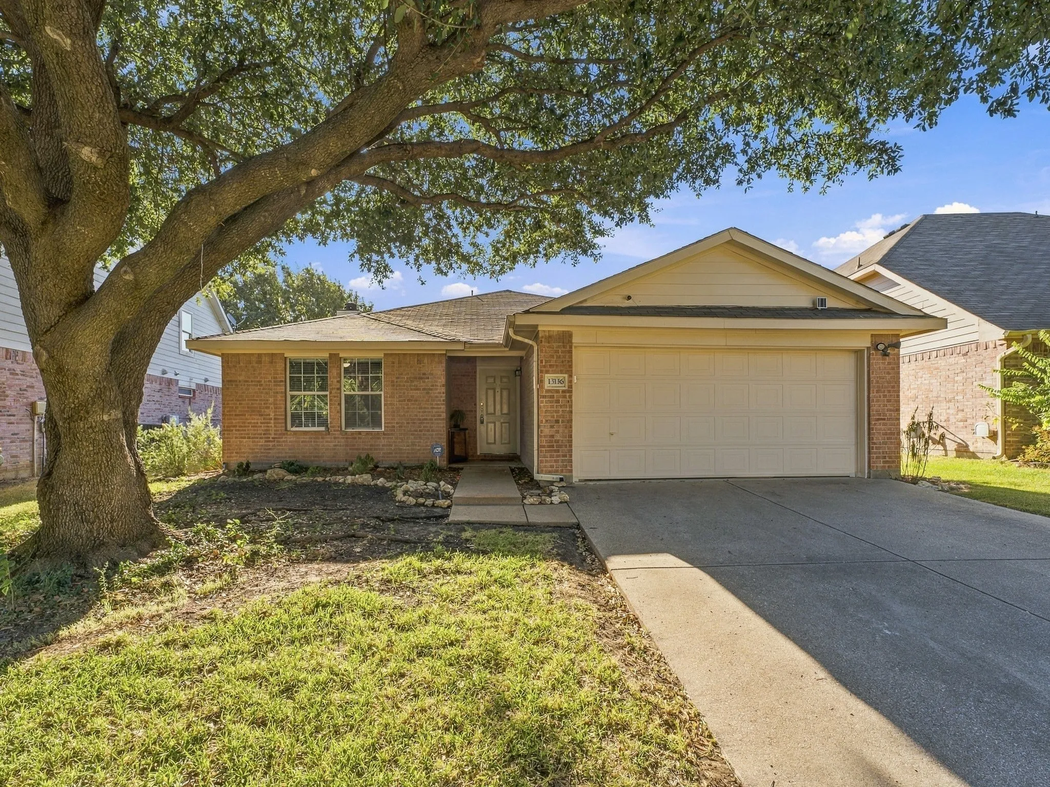 Single Family Residence For Rent in Tarrant County , 13136 Harvest Ridge Road, Fort Worth, Texas 76244, 3 Bedroom, 2 Bathroom, 2 Garage spaces, 1,455 Sqft, built in 2002, mls#21385767, Real Estate Agent in Fort Worth, Homes For Rent in Tarrant county, Homes For Rent in Fort Worth, Realtor in Fort Worth Texas, Real Estate Brokerage Independent Realty Texas, Luminita Cordes Realtor