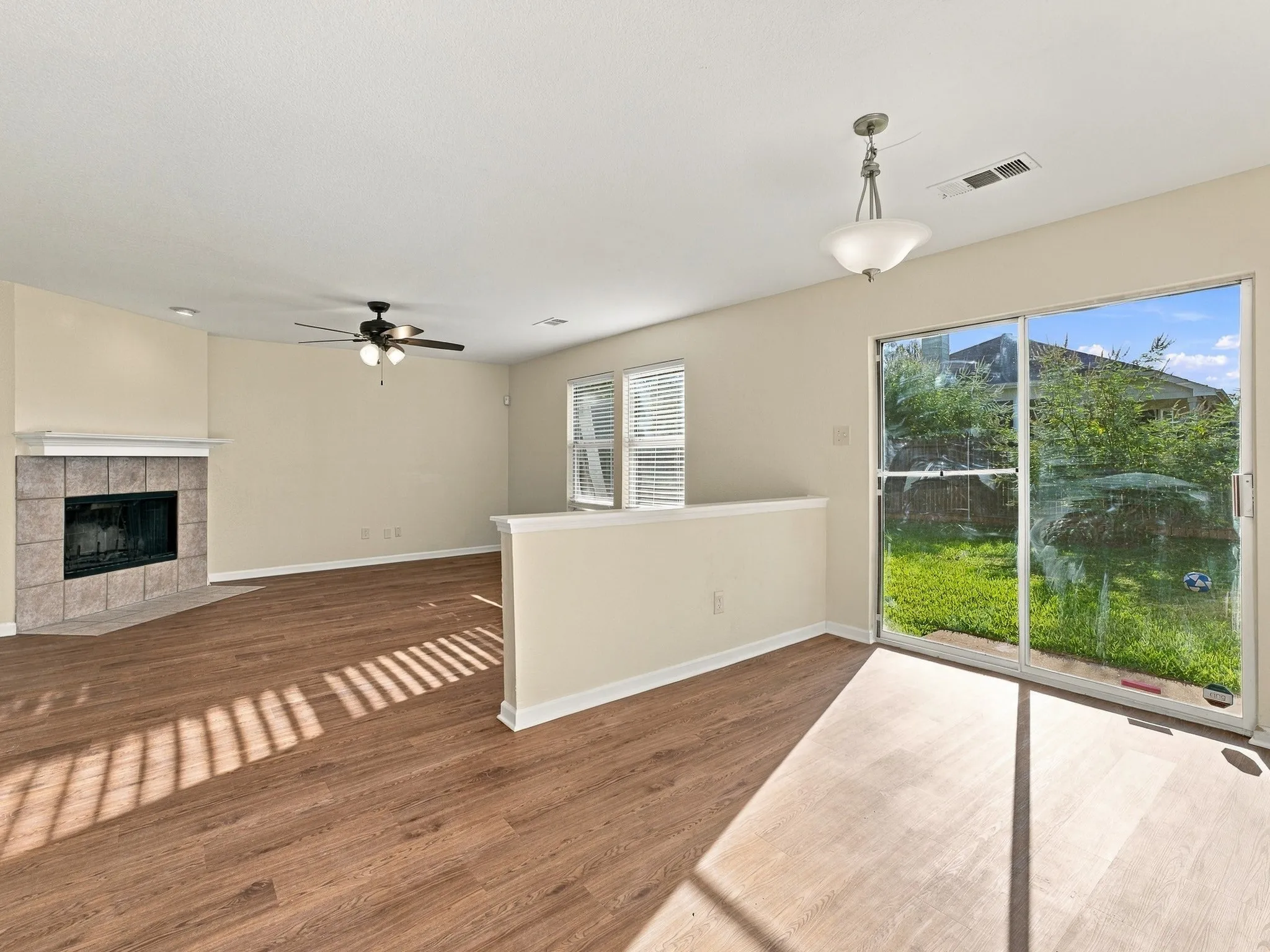 Single Family Residence For Rent in Tarrant County , 13136 Harvest Ridge Road, Fort Worth, Texas 76244, 3 Bedroom, 2 Bathroom, 2 Garage spaces, 1,455 Sqft, built in 2002, mls#21385767, Real Estate Agent in Fort Worth, Homes For Rent in Tarrant county, Homes For Rent in Fort Worth, Realtor in Fort Worth Texas, Real Estate Brokerage Independent Realty Texas, Luminita Cordes Realtor
