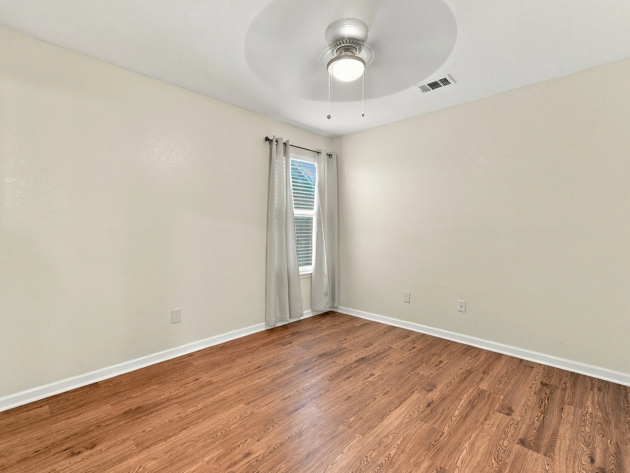 Single Family Residence For Rent in Tarrant County , 13136 Harvest Ridge Road, Fort Worth, Texas 76244, 3 Bedroom, 2 Bathroom, 2 Garage spaces, 1,455 Sqft, built in 2002, mls#21385767, Real Estate Agent in Fort Worth, Homes For Rent in Tarrant county, Homes For Rent in Fort Worth, Realtor in Fort Worth Texas, Real Estate Brokerage Independent Realty Texas, Luminita Cordes Realtor