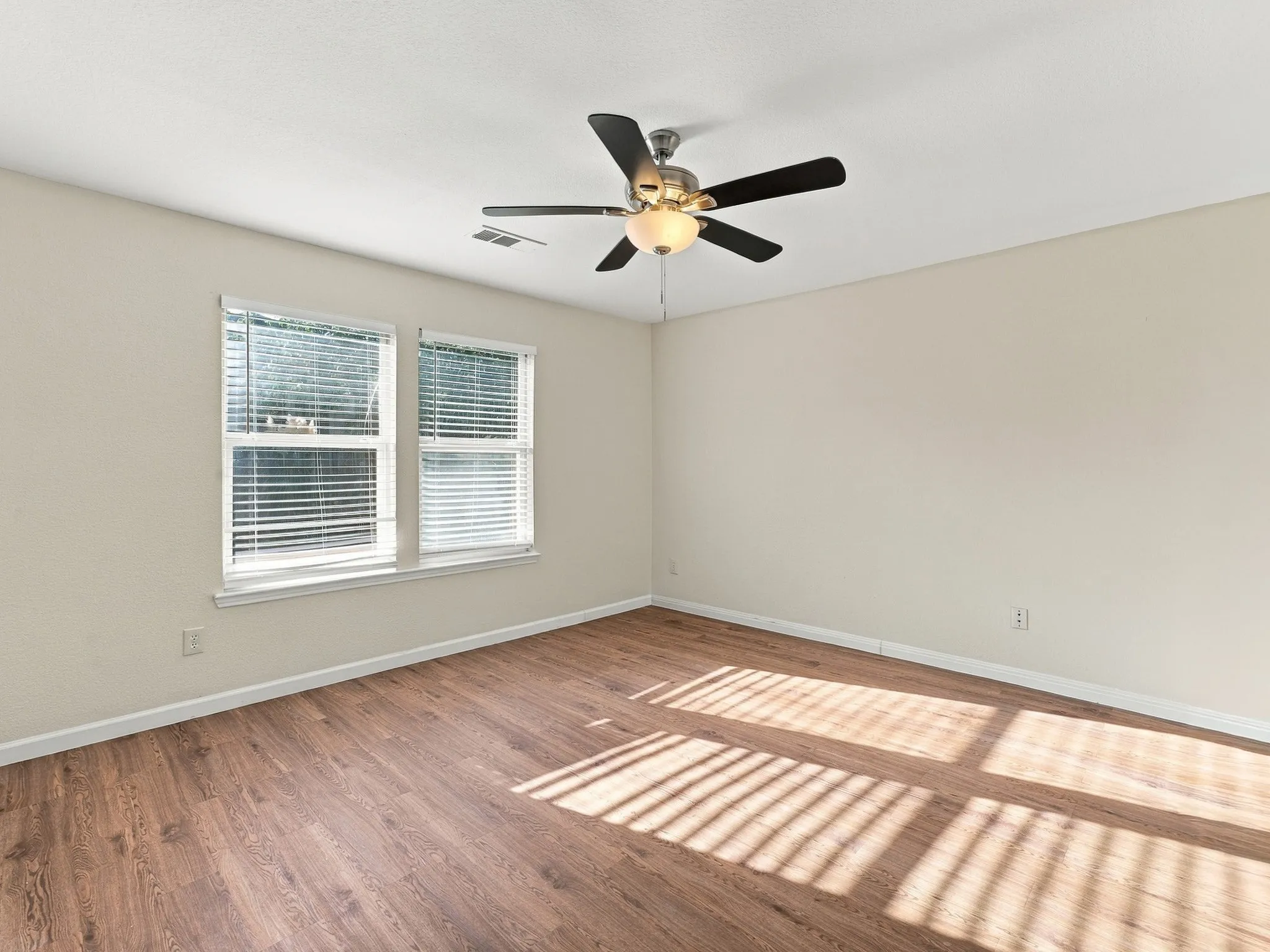 Single Family Residence For Rent in Tarrant County , 13136 Harvest Ridge Road, Fort Worth, Texas 76244, 3 Bedroom, 2 Bathroom, 2 Garage spaces, 1,455 Sqft, built in 2002, mls#21385767, Real Estate Agent in Fort Worth, Homes For Rent in Tarrant county, Homes For Rent in Fort Worth, Realtor in Fort Worth Texas, Real Estate Brokerage Independent Realty Texas, Luminita Cordes Realtor