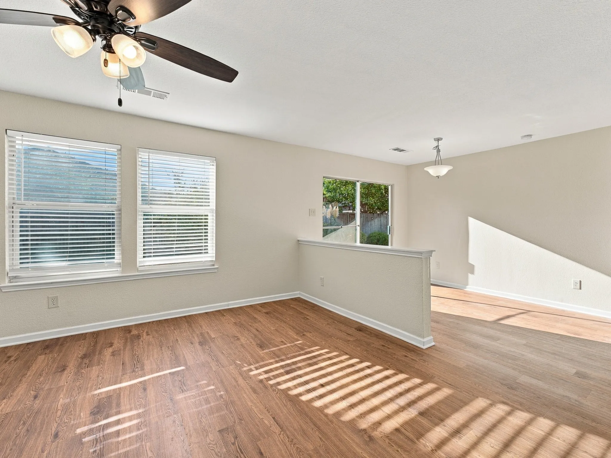 Single Family Residence For Rent in Tarrant County , 13136 Harvest Ridge Road, Fort Worth, Texas 76244, 3 Bedroom, 2 Bathroom, 2 Garage spaces, 1,455 Sqft, built in 2002, mls#21385767, Real Estate Agent in Fort Worth, Homes For Rent in Tarrant county, Homes For Rent in Fort Worth, Realtor in Fort Worth Texas, Real Estate Brokerage Independent Realty Texas, Luminita Cordes Realtor