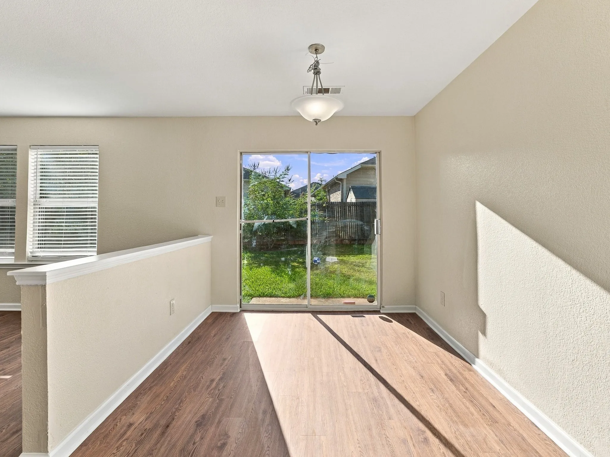 Single Family Residence For Rent in Tarrant County , 13136 Harvest Ridge Road, Fort Worth, Texas 76244, 3 Bedroom, 2 Bathroom, 2 Garage spaces, 1,455 Sqft, built in 2002, mls#21385767, Real Estate Agent in Fort Worth, Homes For Rent in Tarrant county, Homes For Rent in Fort Worth, Realtor in Fort Worth Texas, Real Estate Brokerage Independent Realty Texas, Luminita Cordes Realtor