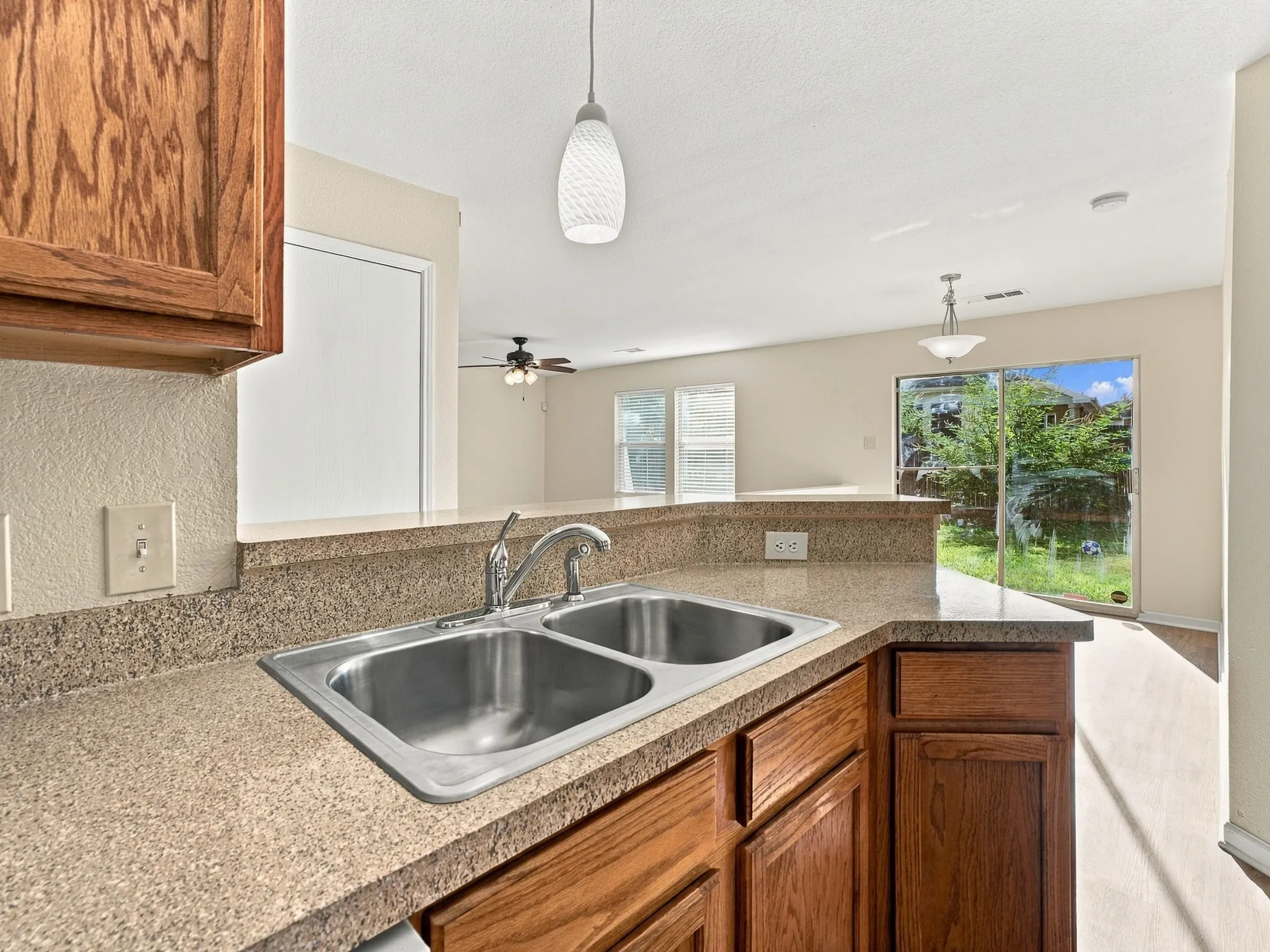 Single Family Residence For Rent in Tarrant County , 13136 Harvest Ridge Road, Fort Worth, Texas 76244, 3 Bedroom, 2 Bathroom, 2 Garage spaces, 1,455 Sqft, built in 2002, mls#21385767, Real Estate Agent in Fort Worth, Homes For Rent in Tarrant county, Homes For Rent in Fort Worth, Realtor in Fort Worth Texas, Real Estate Brokerage Independent Realty Texas, Luminita Cordes Realtor