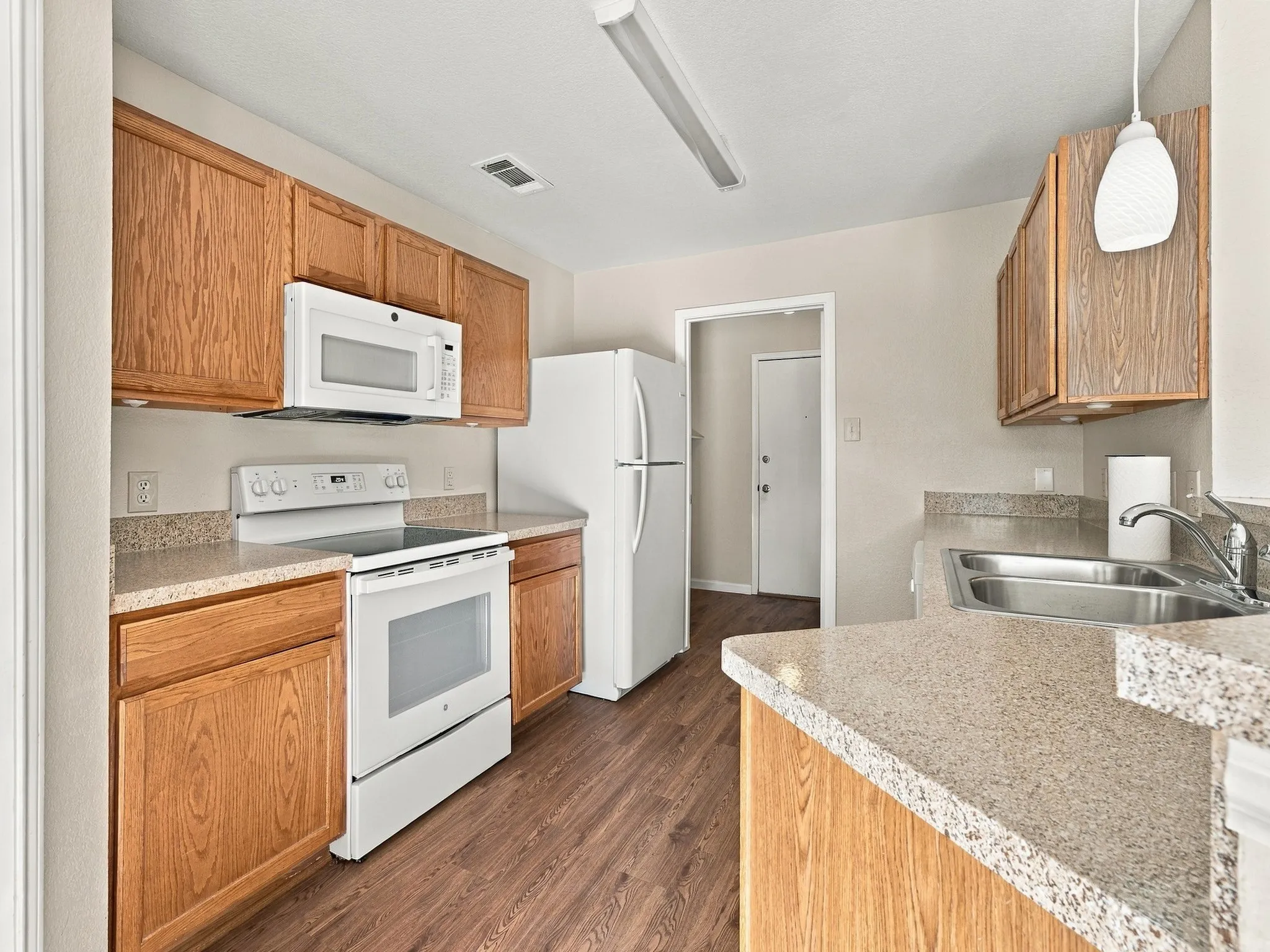 Single Family Residence For Rent in Tarrant County , 13136 Harvest Ridge Road, Fort Worth, Texas 76244, 3 Bedroom, 2 Bathroom, 2 Garage spaces, 1,455 Sqft, built in 2002, mls#21385767, Real Estate Agent in Fort Worth, Homes For Rent in Tarrant county, Homes For Rent in Fort Worth, Realtor in Fort Worth Texas, Real Estate Brokerage Independent Realty Texas, Luminita Cordes Realtor