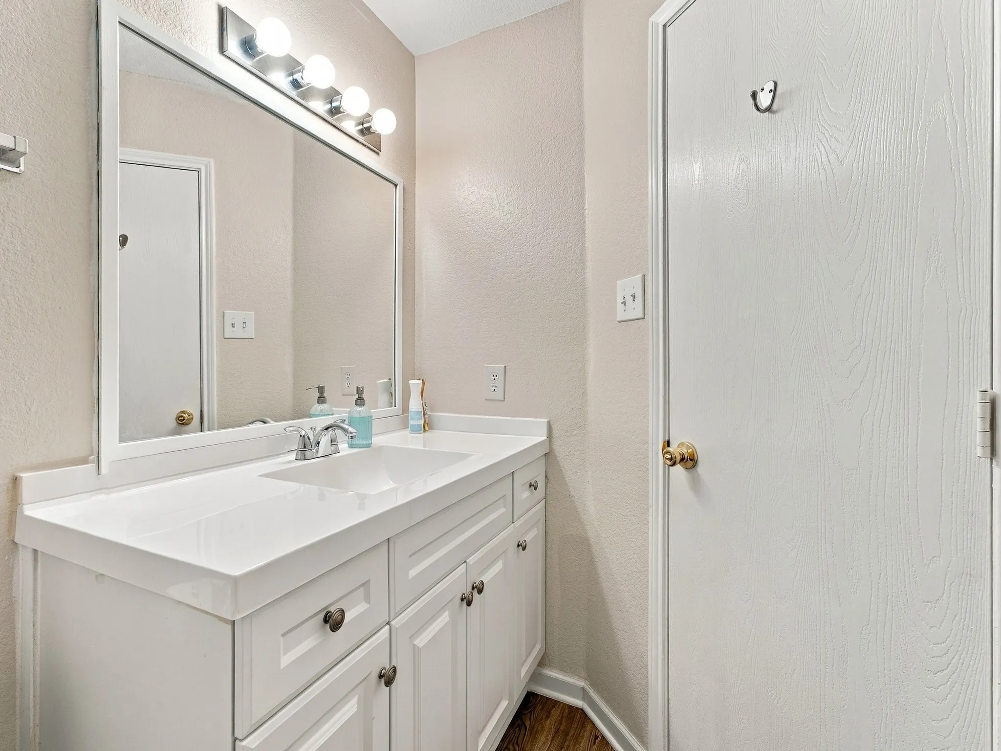 Single Family Residence For Rent in Tarrant County , 13136 Harvest Ridge Road, Fort Worth, Texas 76244, 3 Bedroom, 2 Bathroom, 2 Garage spaces, 1,455 Sqft, built in 2002, mls#21385767, Real Estate Agent in Fort Worth, Homes For Rent in Tarrant county, Homes For Rent in Fort Worth, Realtor in Fort Worth Texas, Real Estate Brokerage Independent Realty Texas, Luminita Cordes Realtor