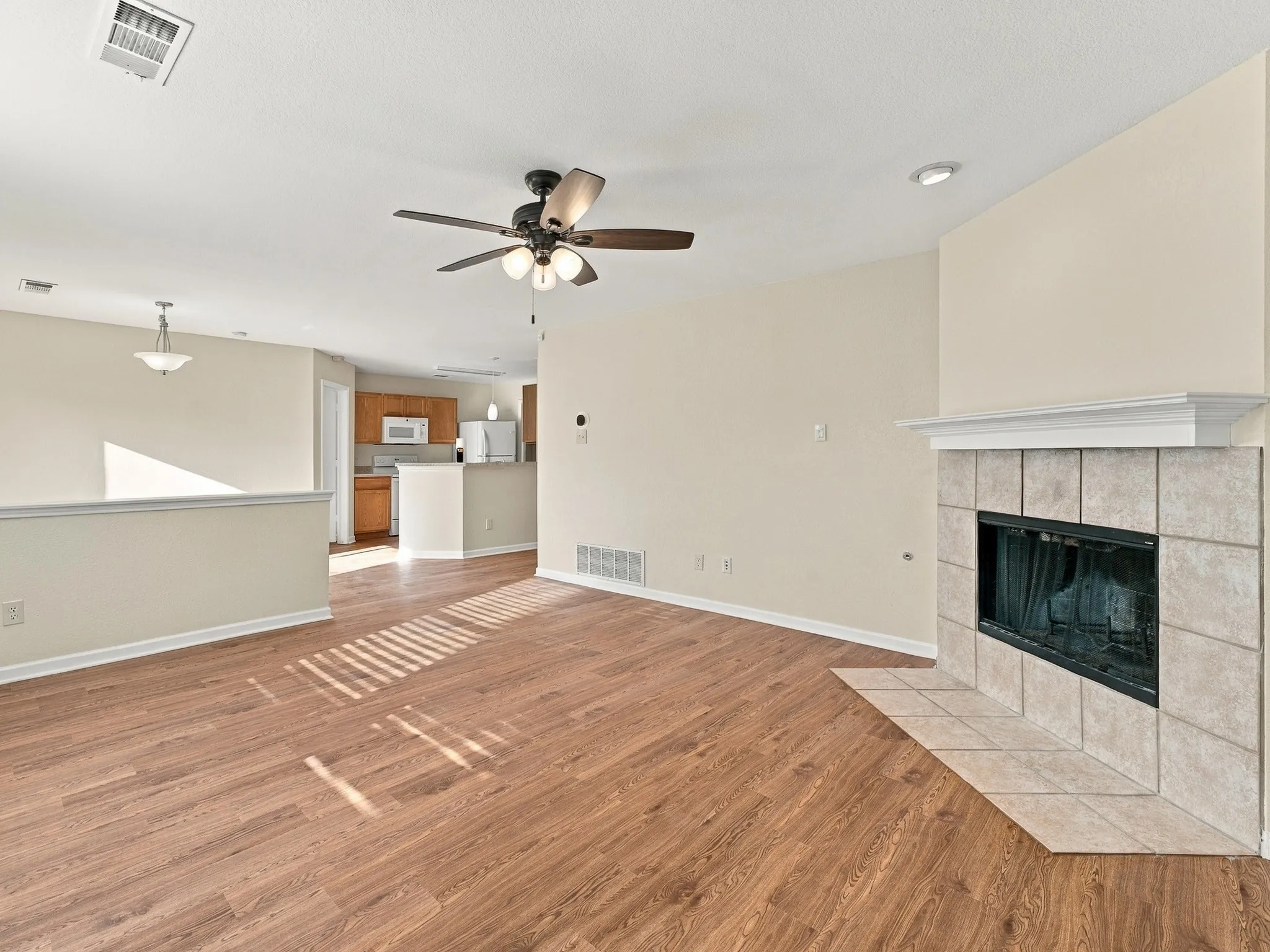 Single Family Residence For Rent in Tarrant County , 13136 Harvest Ridge Road, Fort Worth, Texas 76244, 3 Bedroom, 2 Bathroom, 2 Garage spaces, 1,455 Sqft, built in 2002, mls#21385767, Real Estate Agent in Fort Worth, Homes For Rent in Tarrant county, Homes For Rent in Fort Worth, Realtor in Fort Worth Texas, Real Estate Brokerage Independent Realty Texas, Luminita Cordes Realtor