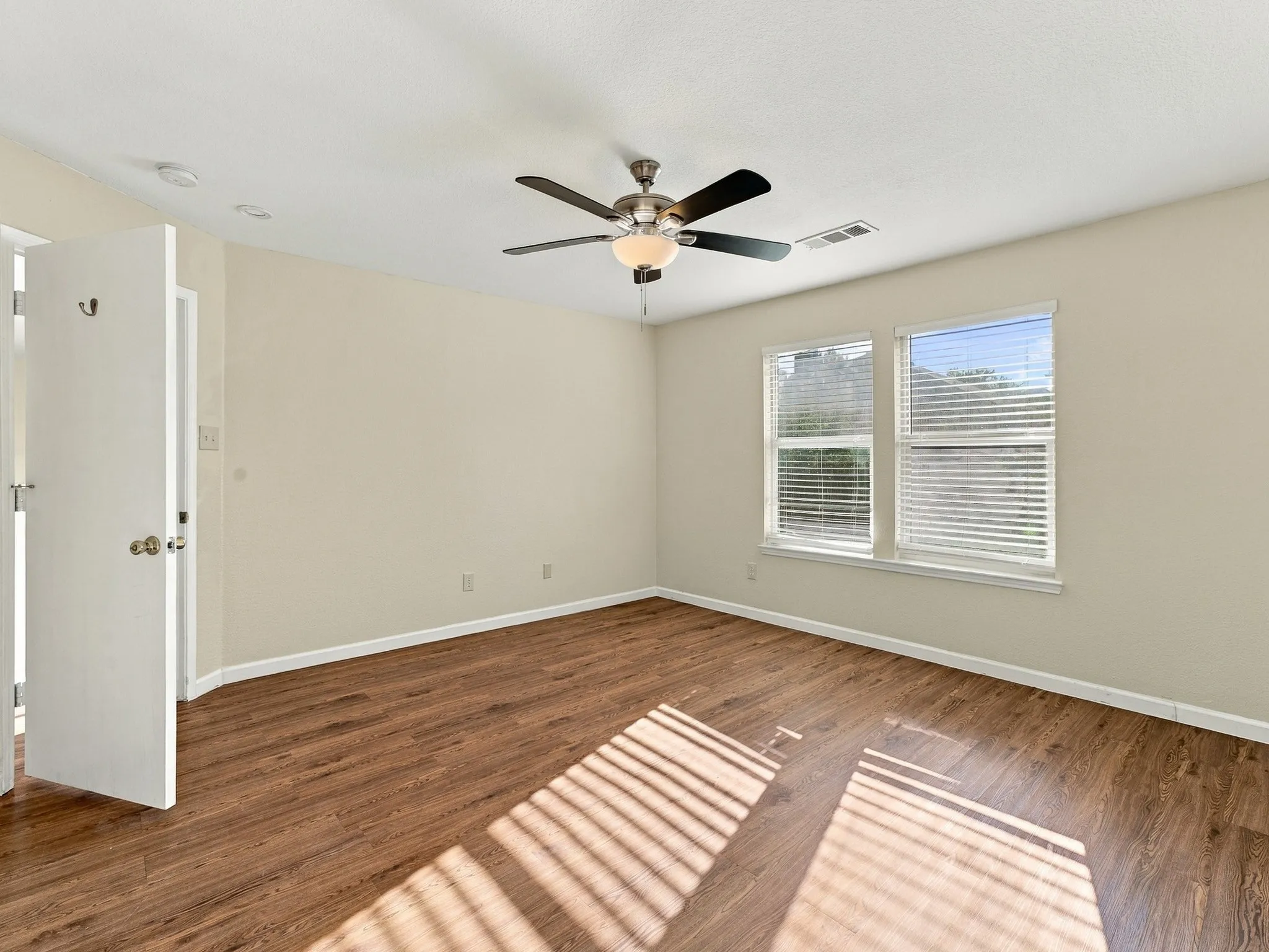 Single Family Residence For Rent in Tarrant County , 13136 Harvest Ridge Road, Fort Worth, Texas 76244, 3 Bedroom, 2 Bathroom, 2 Garage spaces, 1,455 Sqft, built in 2002, mls#21385767, Real Estate Agent in Fort Worth, Homes For Rent in Tarrant county, Homes For Rent in Fort Worth, Realtor in Fort Worth Texas, Real Estate Brokerage Independent Realty Texas, Luminita Cordes Realtor