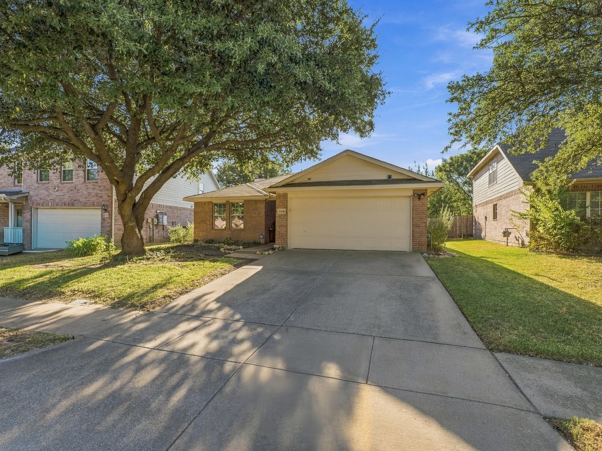 Single Family Residence For Rent in Tarrant County , 13136 Harvest Ridge Road, Fort Worth, Texas 76244, 3 Bedroom, 2 Bathroom, 2 Garage spaces, 1,455 Sqft, built in 2002, mls#21385767, Real Estate Agent in Fort Worth, Homes For Rent in Tarrant county, Homes For Rent in Fort Worth, Realtor in Fort Worth Texas, Real Estate Brokerage Independent Realty Texas, Luminita Cordes Realtor