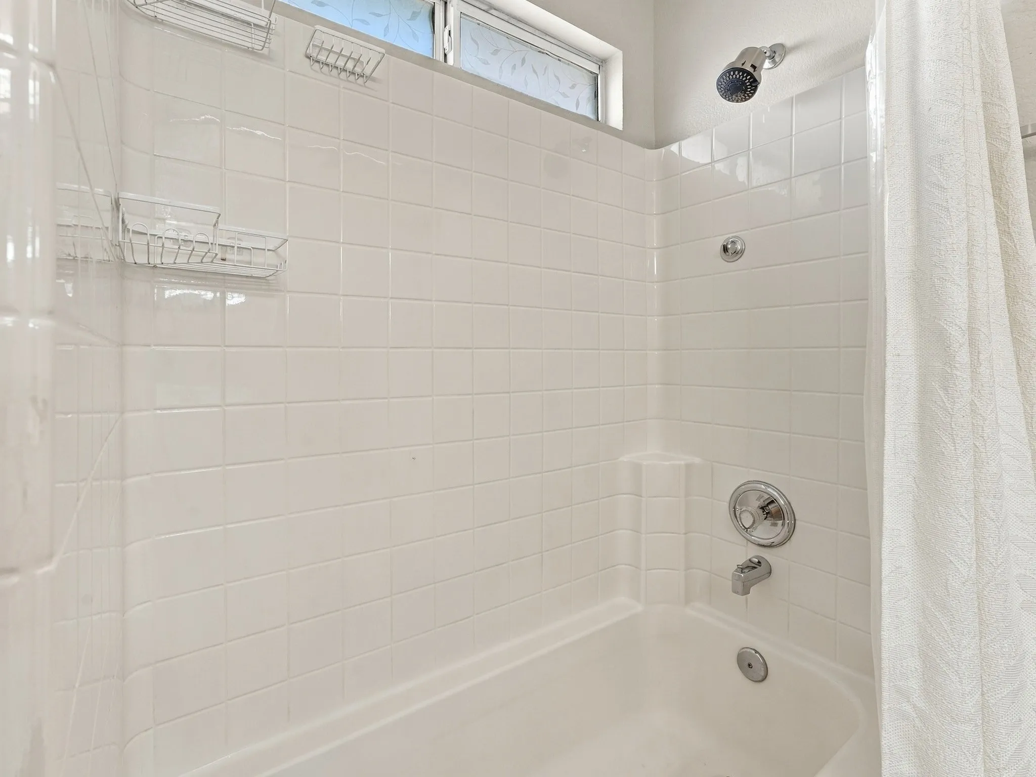 Single Family Residence For Rent in Tarrant County , 13136 Harvest Ridge Road, Fort Worth, Texas 76244, 3 Bedroom, 2 Bathroom, 2 Garage spaces, 1,455 Sqft, built in 2002, mls#21385767, Real Estate Agent in Fort Worth, Homes For Rent in Tarrant county, Homes For Rent in Fort Worth, Realtor in Fort Worth Texas, Real Estate Brokerage Independent Realty Texas, Luminita Cordes Realtor