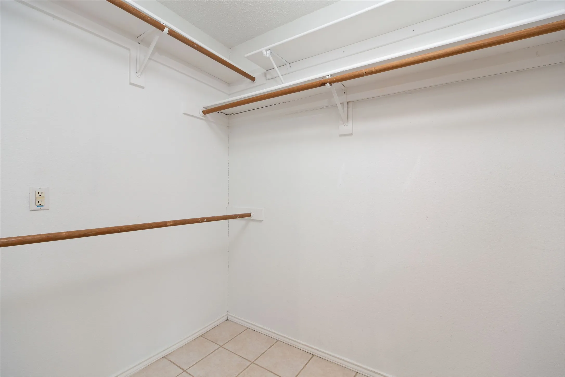 Single Family Residence For Rent in Collin County , 1207 Brook Drive, Allen, Texas 75002, 4 Bedroom, 2 Bathroom, 2 Garage spaces, 1,953 Sqft, built in 1992, mls#21385225, Real Estate Agent in Allen, Homes For Rent in Collin county, Homes For Rent in Allen, Realtor in Allen Texas, Real Estate Brokerage Independent Realty Texas, Luminita Cordes Realtor