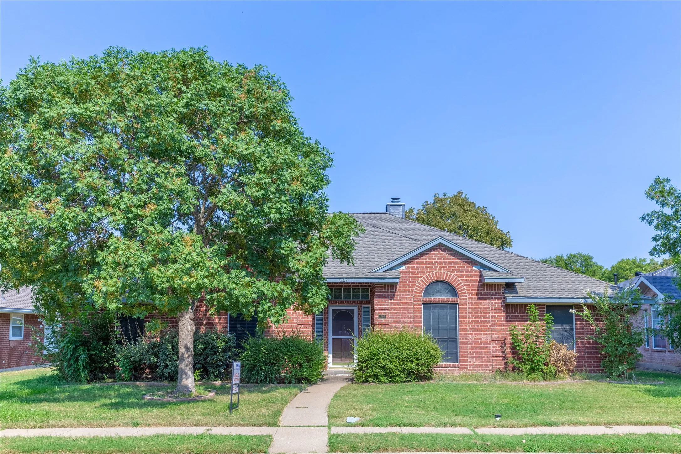 Single Family Residence For Rent in Collin County , 1207 Brook Drive, Allen, Texas 75002, 4 Bedroom, 2 Bathroom, 2 Garage spaces, 1,953 Sqft, built in 1992, mls#21385225, Real Estate Agent in Allen, Homes For Rent in Collin county, Homes For Rent in Allen, Realtor in Allen Texas, Real Estate Brokerage Independent Realty Texas, Luminita Cordes Realtor