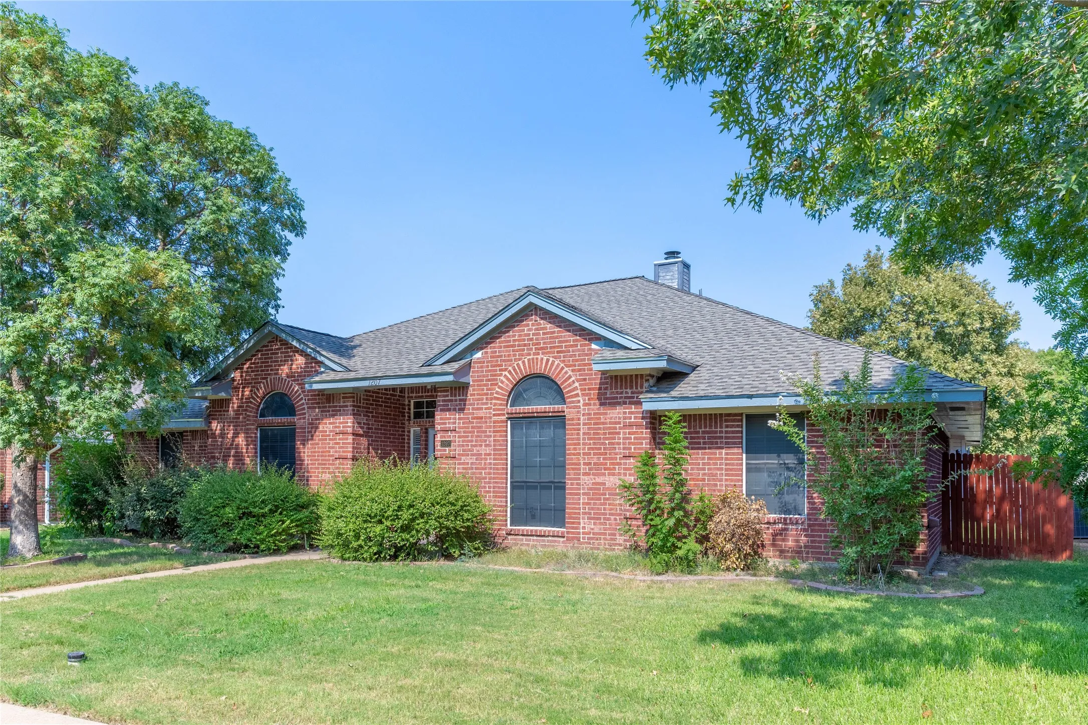 Single Family Residence For Rent in Collin County , 1207 Brook Drive, Allen, Texas 75002, 4 Bedroom, 2 Bathroom, 2 Garage spaces, 1,953 Sqft, built in 1992, mls#21385225, Real Estate Agent in Allen, Homes For Rent in Collin county, Homes For Rent in Allen, Realtor in Allen Texas, Real Estate Brokerage Independent Realty Texas, Luminita Cordes Realtor
