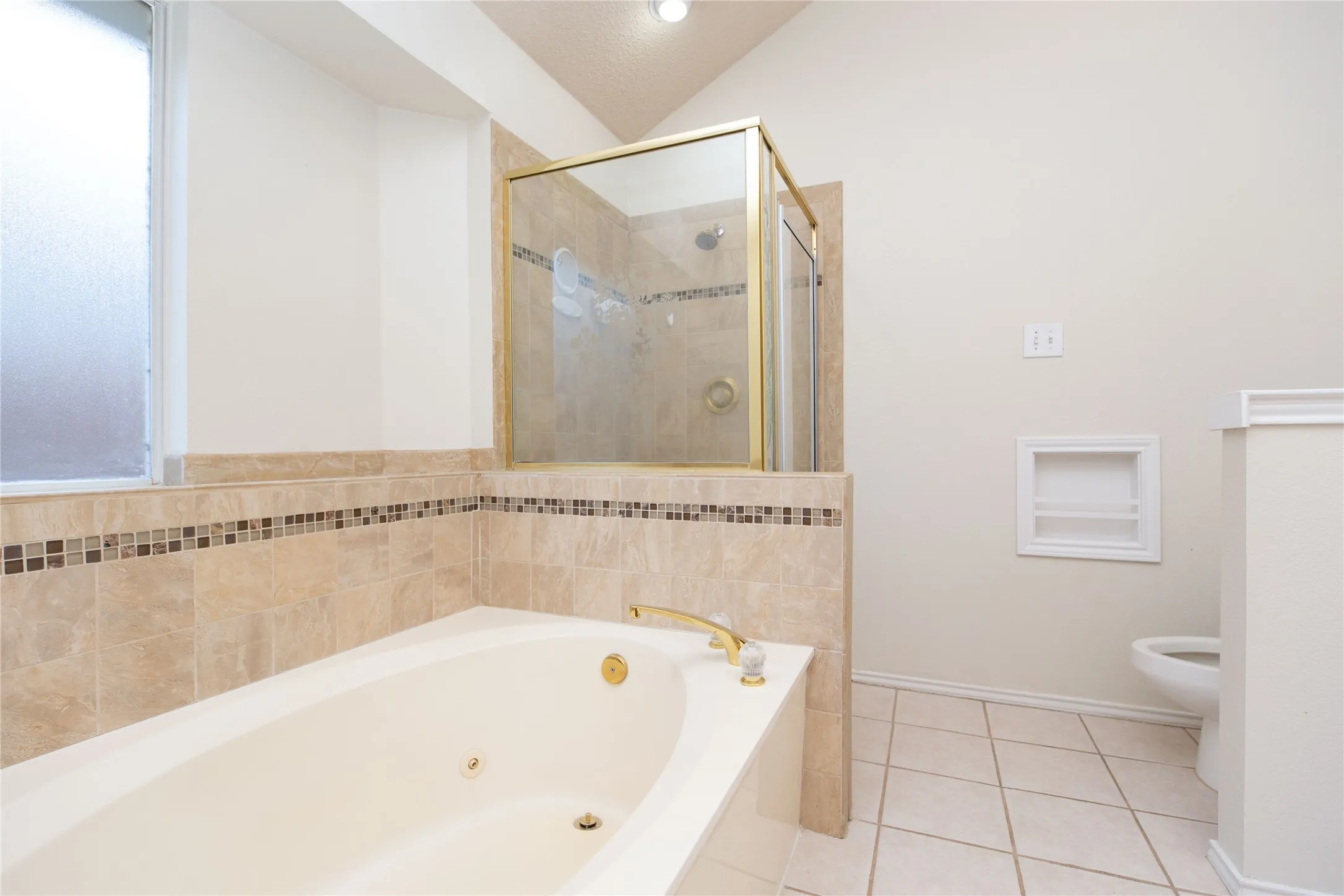 Single Family Residence For Rent in Collin County , 1207 Brook Drive, Allen, Texas 75002, 4 Bedroom, 2 Bathroom, 2 Garage spaces, 1,953 Sqft, built in 1992, mls#21385225, Real Estate Agent in Allen, Homes For Rent in Collin county, Homes For Rent in Allen, Realtor in Allen Texas, Real Estate Brokerage Independent Realty Texas, Luminita Cordes Realtor