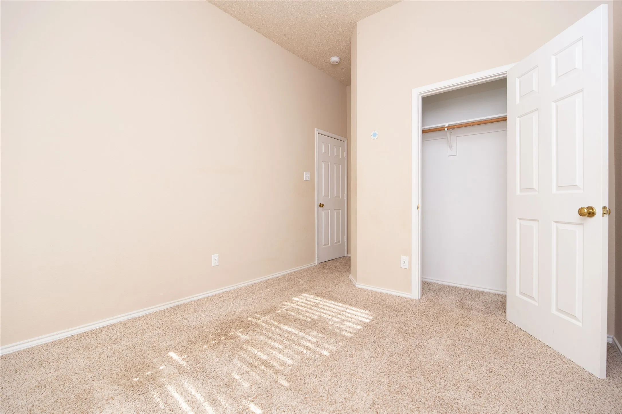 Single Family Residence For Rent in Collin County , 1207 Brook Drive, Allen, Texas 75002, 4 Bedroom, 2 Bathroom, 2 Garage spaces, 1,953 Sqft, built in 1992, mls#21385225, Real Estate Agent in Allen, Homes For Rent in Collin county, Homes For Rent in Allen, Realtor in Allen Texas, Real Estate Brokerage Independent Realty Texas, Luminita Cordes Realtor